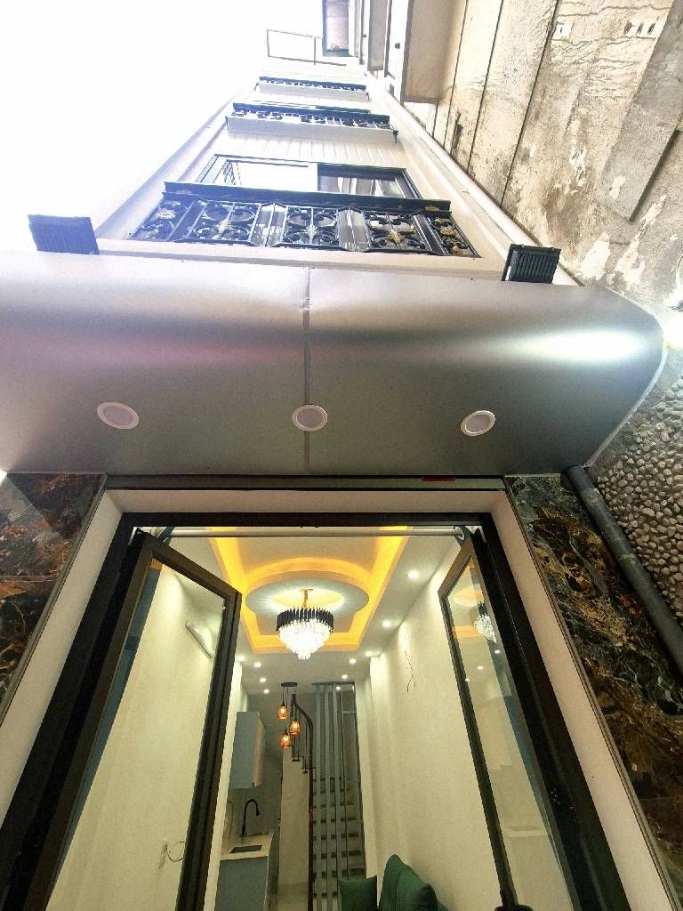 Bán nhà Tôn Thất Tùng, Đống Đa, xây mới full nội thất, gần ô tô, 32m2, 7.15 tỷ