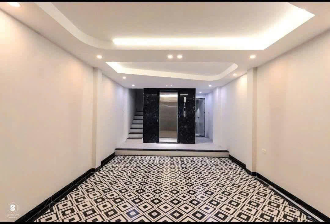 Hoàng Quốc Việt - Lô góc - kinh doanh - ô tô , ngõ thông 7 tầng full nội thất , đầy đủ PCCC , thang máy DT 55m2 - MT