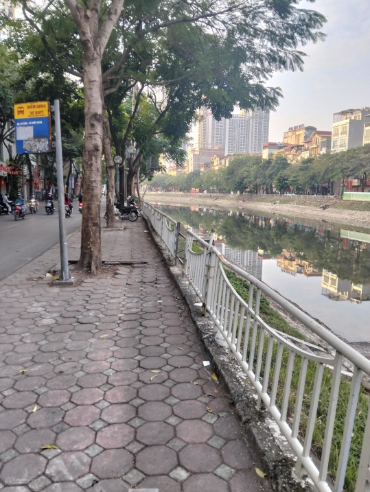 Mặt phố Vũ Tông Phan 240m2 MT 8.1m view sông vỉa hè rộng giá bán thoả thuận