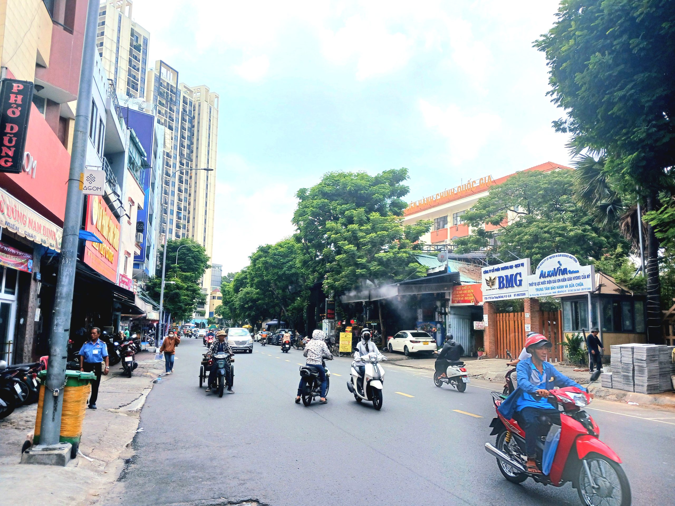 Siêu Phẩm Căn Góc 3 Mặt Tiền Đường Xe Hơi - Ngang 4,3m Dài 14m - 3 Tầng - Q.10 - 13 Tỷ Nhà Tại Đường Cao Thắng Q.10 Khu Hà Đô Cực Hiếm 3 Mặt Đều Đậu Xe Hơi