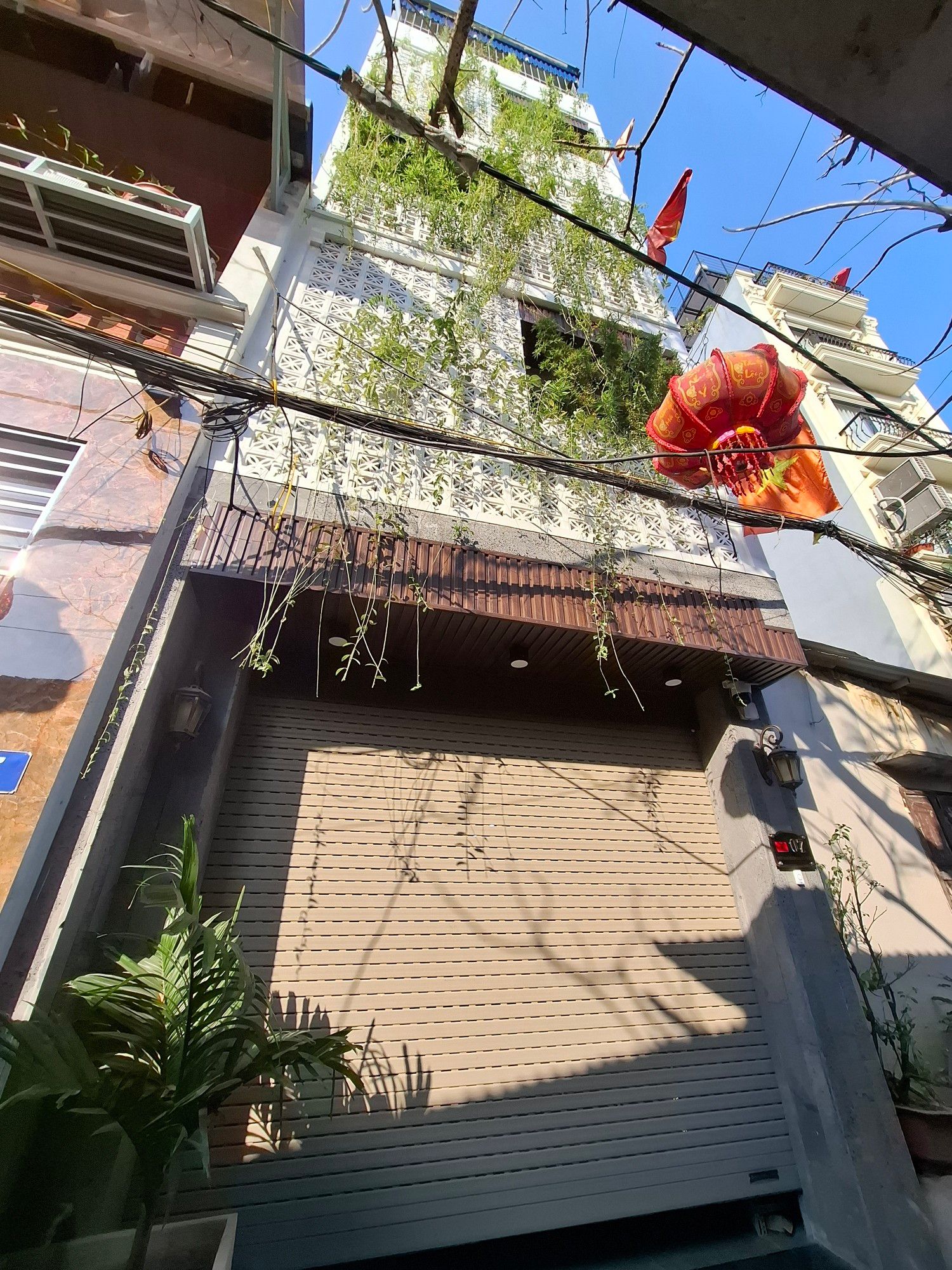 KINH DOANH VĂN PHÒNG - NHÀ ĐẸP 5 TẦNG Ở NGAY - Ô TÔ - NGÕ 52 GIA QUẤT TO HƠN PHỐ - BÃI GỬI XE Ô TÔ CÁCH NHÀ 50M.