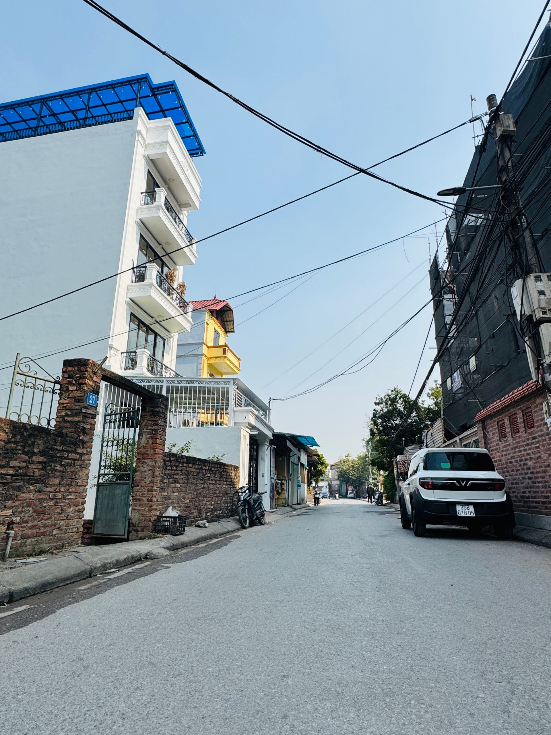 NHÀ MỚI BÁT KHỐI, THƠM MÙI SƠN MANG VALI Ở NGAY