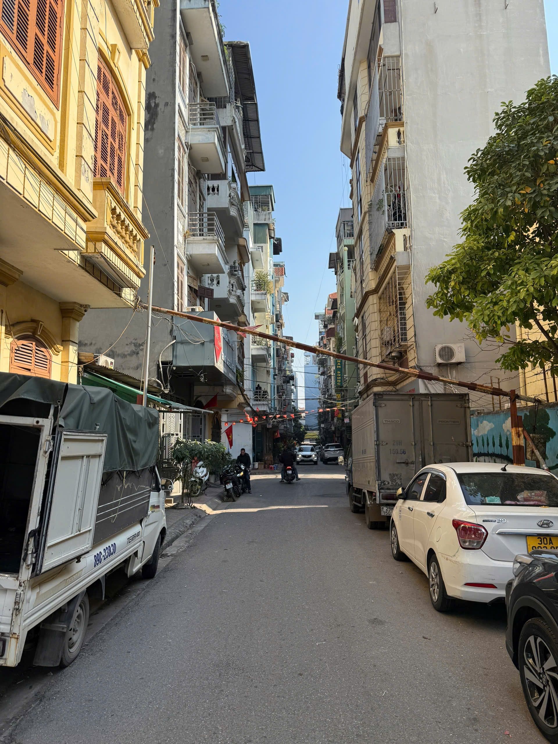 BÁN NHÀ ĐẸP PHÂN PHÂN LÔ Ô TÔ TRÁNH- ĐỖ CỬA NGÀY ĐÊM - KINH DOANH - GẦN CHỢ LONG BIÊN- ĐỒNG XUÂN