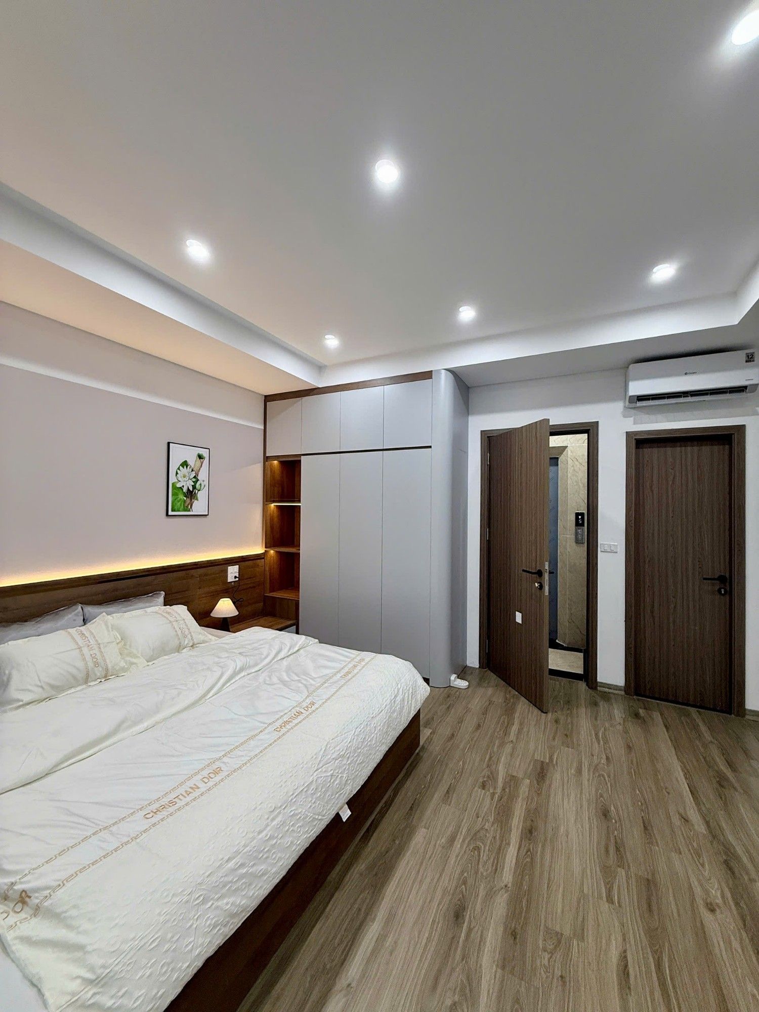 TRUNG TÂM BA ĐÌNH -7 TẦNG THANG MÁY CAO VÚT MỚI KÍNH KOONG- NGAY NGÃ 3 SƠN TÂY& TRẦN PHÚ - CĂN GÓC 2 MẶT THOÁNG - RẤT GẦN MP.