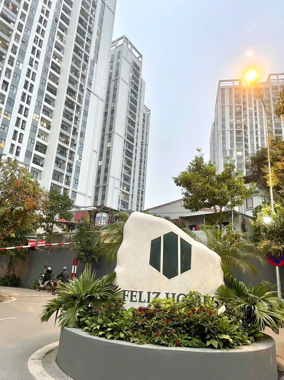 SIÊU PHẨM CỰC HIẾM NHÀ NGÕ RỘNG OTO TRÁNH NGAY CẠNH FELISHOME ,GẦN TRỢ ĐẦU MỐI ,HỒ ĐỀN LỪ , TIỆN ÍCH XUNG QUANH GẬP TRÀN....