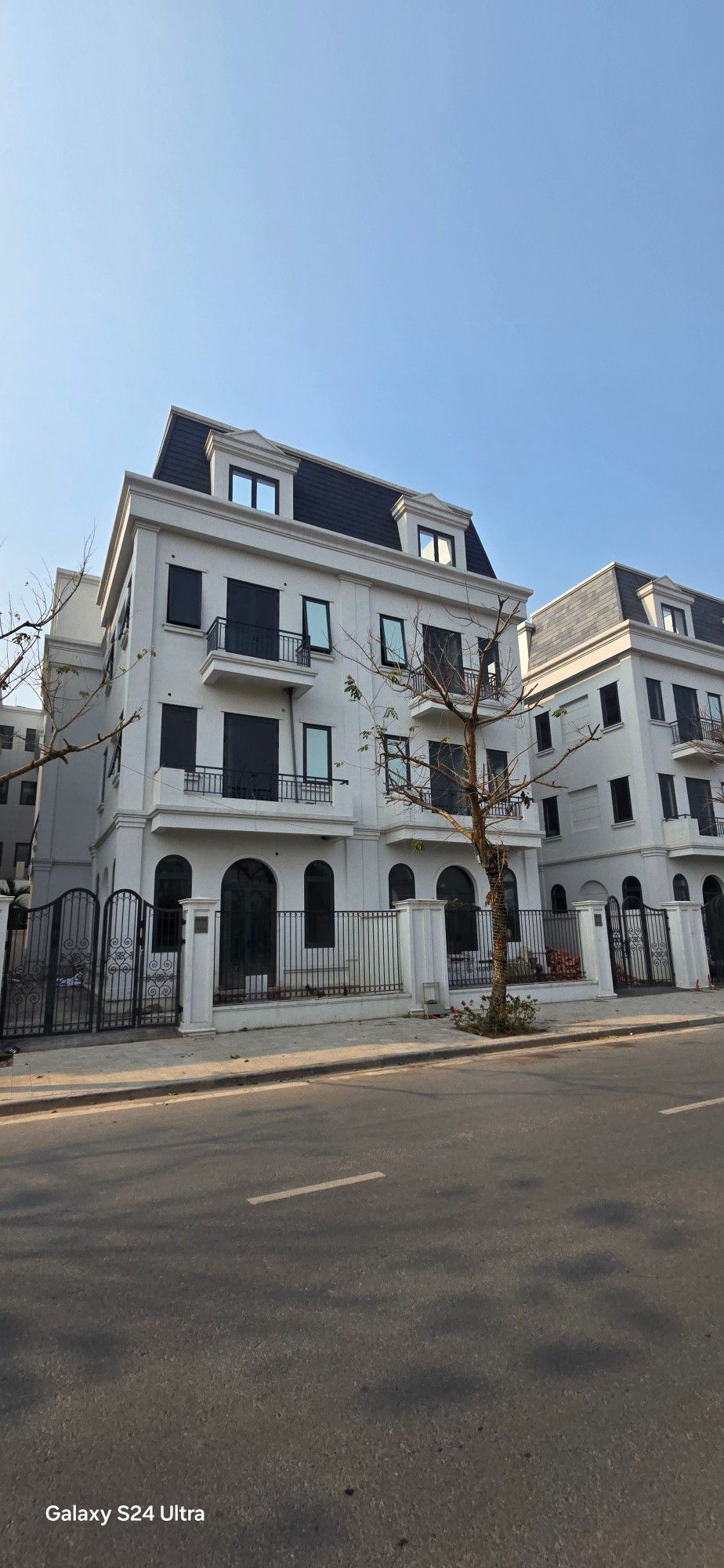 BIỆT THỰ SIÊU VÍP - ĐẲNG CẤP AN SINH - THOÁNG TỨ PHÍA - Ô CHỜ THANG MÁY.