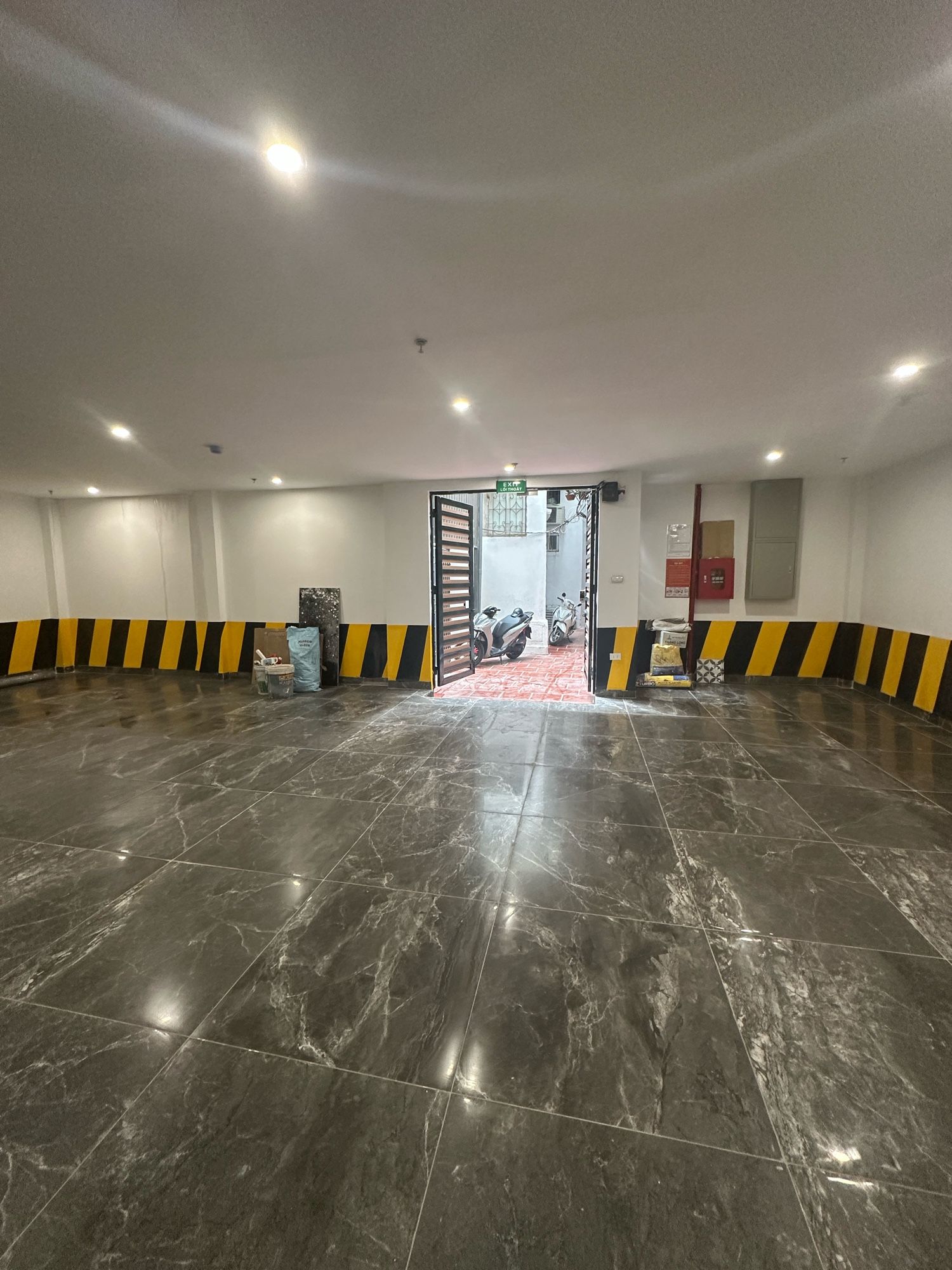 BÁN TOÀ CHDV TRUNG TÂM ĐỐNG ĐA-24 PHÒNG- DÒNG TIỀN ( GẦN 2TỶ/NĂM )PCCC ĐẦY ĐỦ TỪNG PHÒNG- CÁCH MẶT PHỐ TÂY SƠN 30M