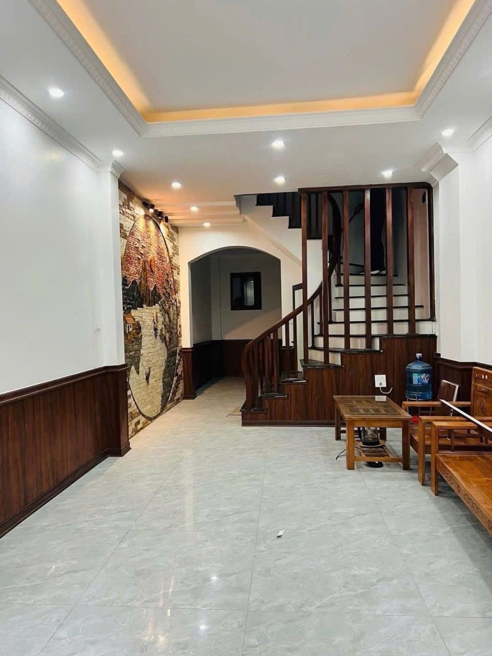 BÁN NHÀ PHÂN LÔ Ô TÔ TRÁNH - TRUNG TÂM CẦU GIẤY - NGÕ THÔNG - NHÀ MỚI Ở NGAY - SỔ VUÔNG