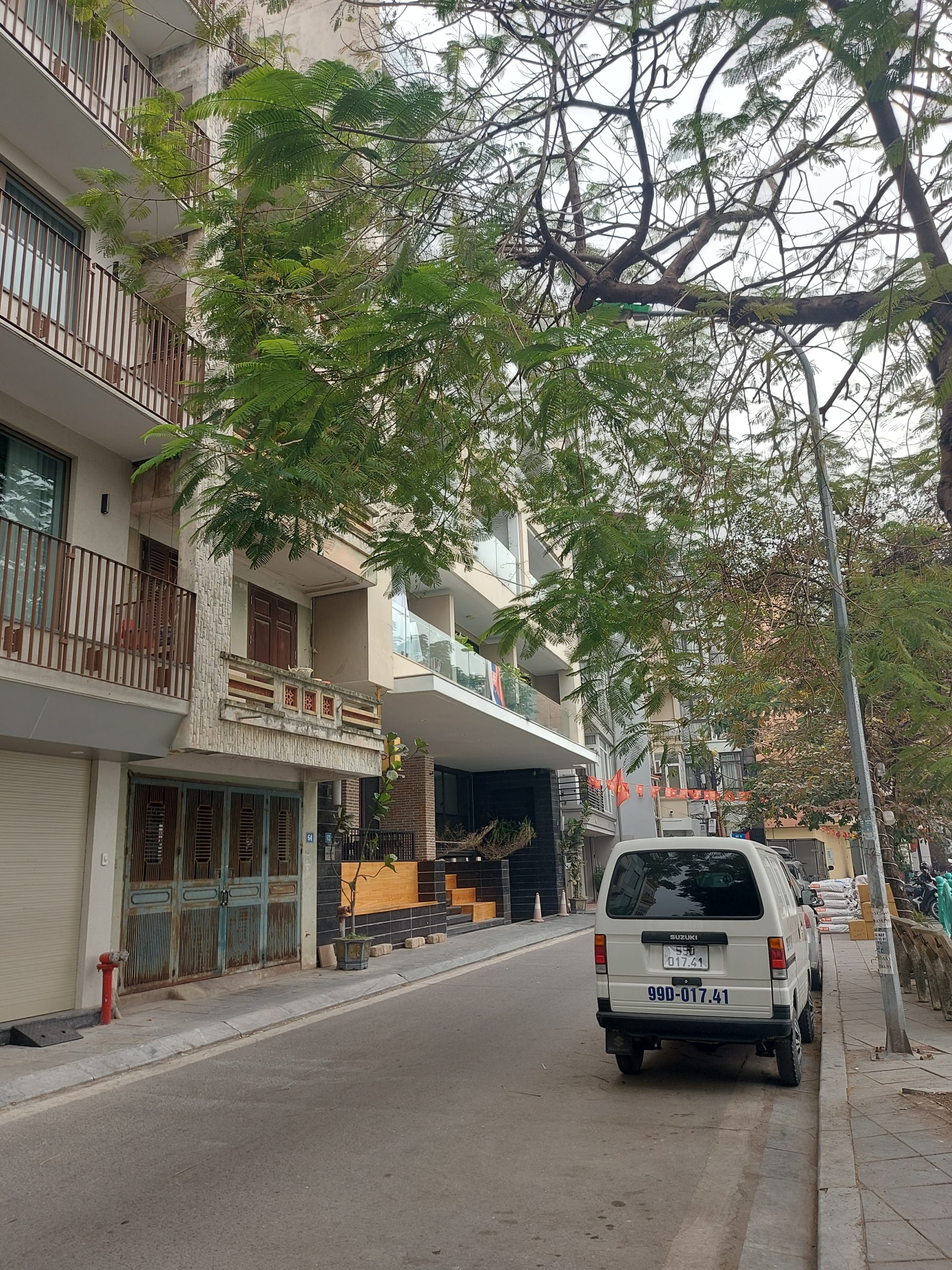 SIÊU PHẨM MẶT PHỐ LẠC CHÍNH - TRUNG TÂM BA ĐÌNH MỘT MẶT TRƯỚC Ô TÔ TRÁNH,MỘT MẶT SAU VIEW HỒ TRÚC BẠCH. Ô TÔ TRÁNH NHAU,GIÁ 34.9 TỶ