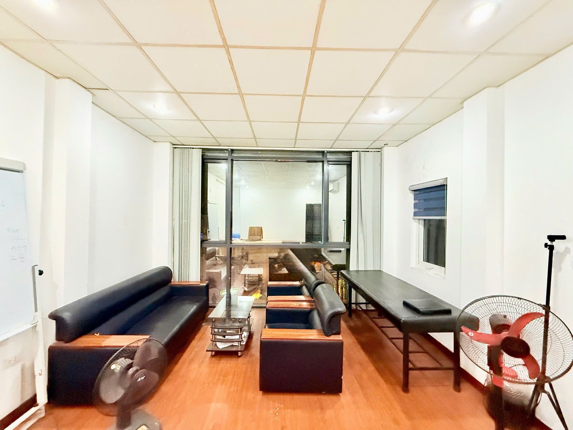 1 MẶT PHỐ, 1 MẶT NGÕ - 7 TẦNG THANG MÁY - VỊ TRÍ KINH DOANH ĐẸP - VỈA HÈ RỘNG - ĐỐI DIỆN SÂN CHƠI - KHÔNG QUY HOẠCH.