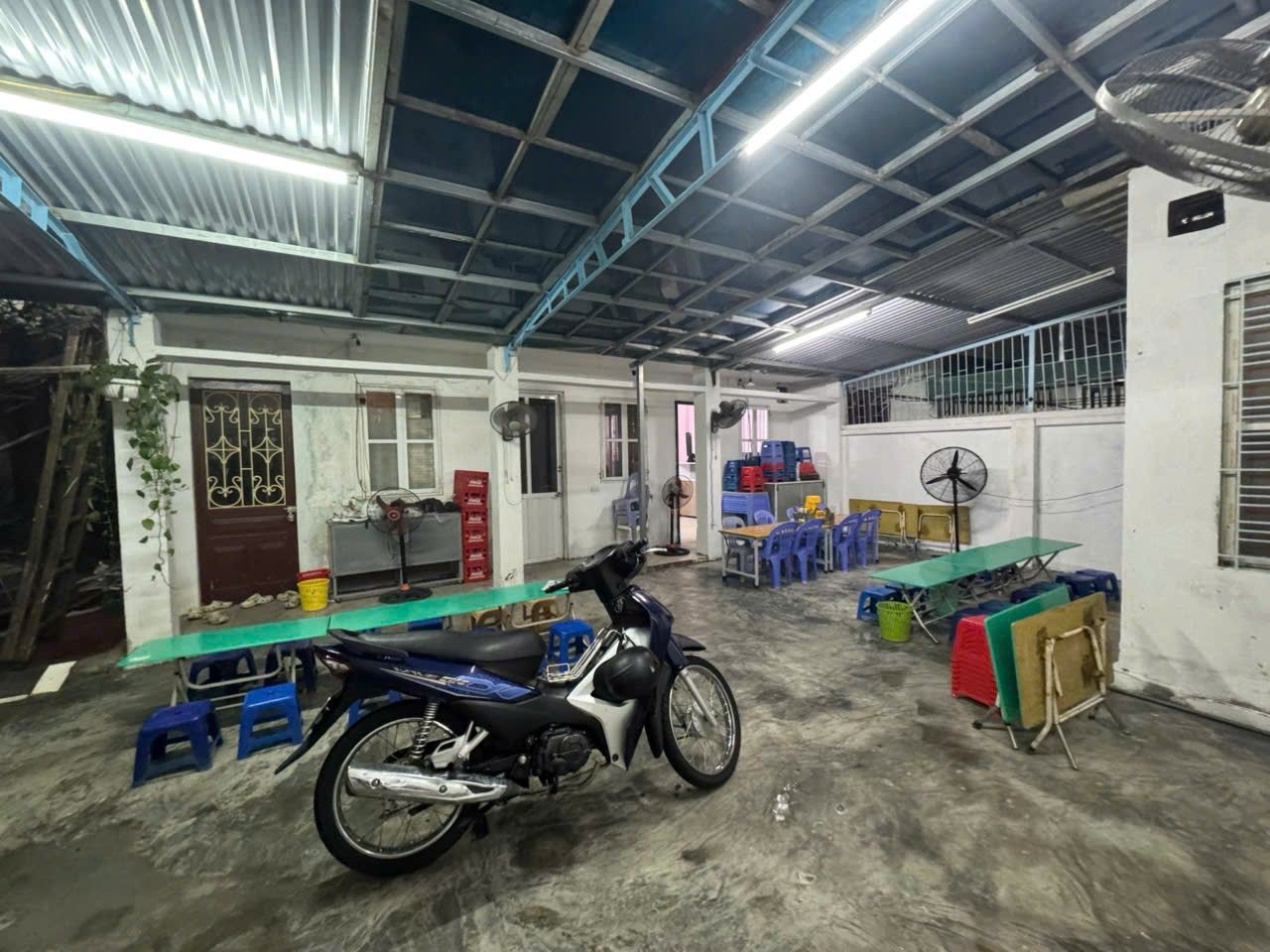 BÁN GẤP ĐẤT - NGÕ TO, VỈA HÈ NHƯ MẶT PHỐ - TRUNG TÂM QUẬN BA ĐÌNH - GIÁ ĐẦU TƯ - KINH DOANH SẦM UẤT - XÂY KHÁCH SẠN - CTY - VĂN PHÒNG CHUẨN LUÔN - SAU 2 MẶT PHỐ.