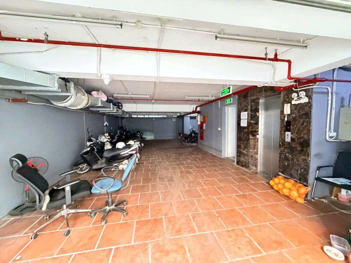 VỊ TRÍ ĐẮC ĐỊA – KĐT MỚI CẦU GIẤY: TOÀ BUILDING KHÚC THỪA DỤ ( KĐTM Cầu GIẤY )– 150M² – 1 HẦM 8 NỔI – THANG MÁY – DÒNG TIỀN KHỦNG 180TR/THÁNG