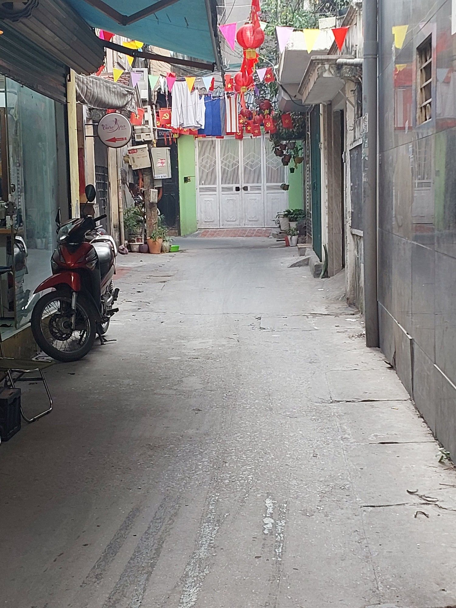 CỰC HIẾM ĐẤT BÁN DIỆN TÍCH 102.7M2 NHÀ CẤP 4 - KINH DOANH SẦM UẤT - NGÕ TRẢI NHỰA RỘNG RÃI Ô TÔ NHỎ ĐỖ CỬA - THÔNG VỚI NGÕ 409 KIM MÃ - CÁCH 80M RA PHỐ