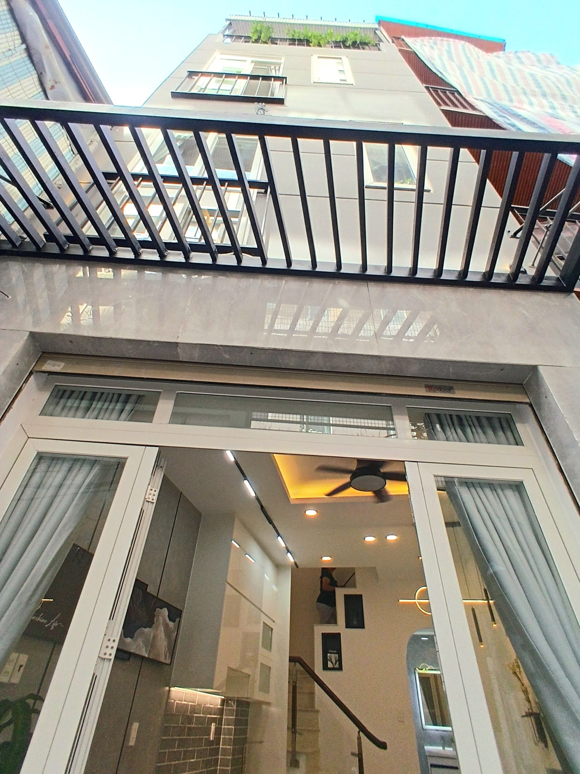 Siêu Phẩm Đón Tết 5 Tầng - Sau Căn Mặt Tiền Nguyễn Văn Trỗi - Phú Nhuận - 23m² - 5,85 tỷ Nhà Đẹp - Sổ Hồng Riêng - Hoàn Công Đủ Gồm 3PN - 4WC - Ban Công