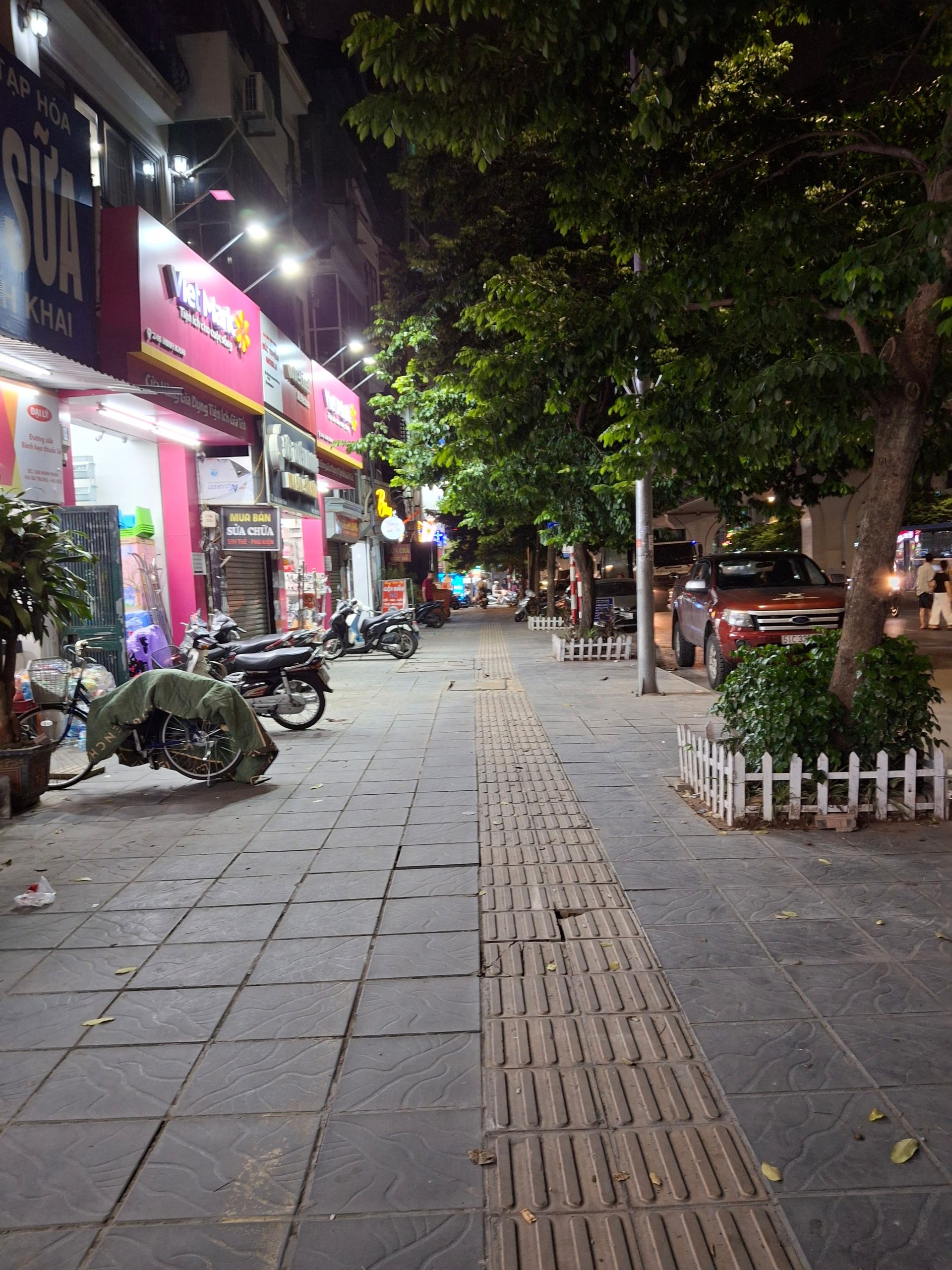 MẶT PHỐ 2 THOÁNG-5 TẦNG - VỊ TRÍ ĐẸP - VỈA HÈ RỘNG MÊNH MÔNG - KINH DOANH SẦM UẤT NGÀY ĐÊM- HÀNG XÓM TIME CITY