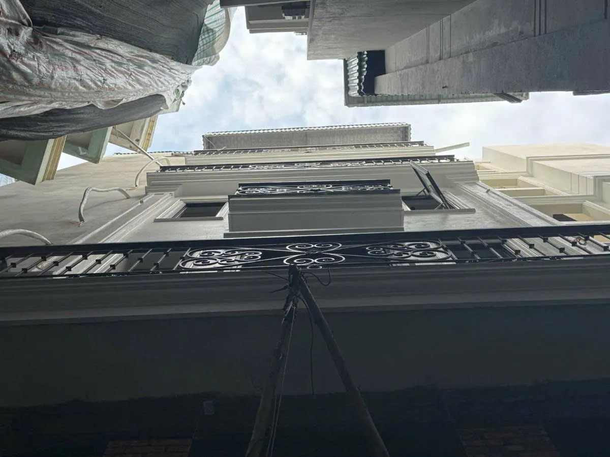 BÁN NHÀ 7 TẦNG THANG MÁY - MỘT BƯỚC RA PHỐ - FULL ĐỒ Ở LUÔN —NHÀ ĐẸP ĐÓN TẾT