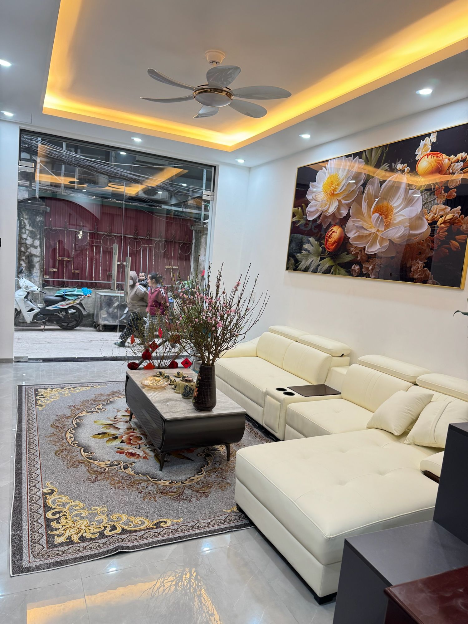 BÁN NHÀ- CÁCH 1 NHÀ RA PHỐ LA THÀNH- Ô TÔ 7 CHỖ VÀO NHÀ- KINH DOANH SẦM UẤT- DẪN LÀ CHỐT