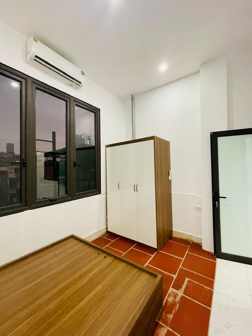 BÁN NHÀ TRUNG TÂM CẦU GIẤY 6 TẦNG THANG MÁY - DÒNG TIỀN, NGÕ THÔNG SANG 381 NGUYỄN KHANG - VỪA Ở VỪA CHO THUÊ