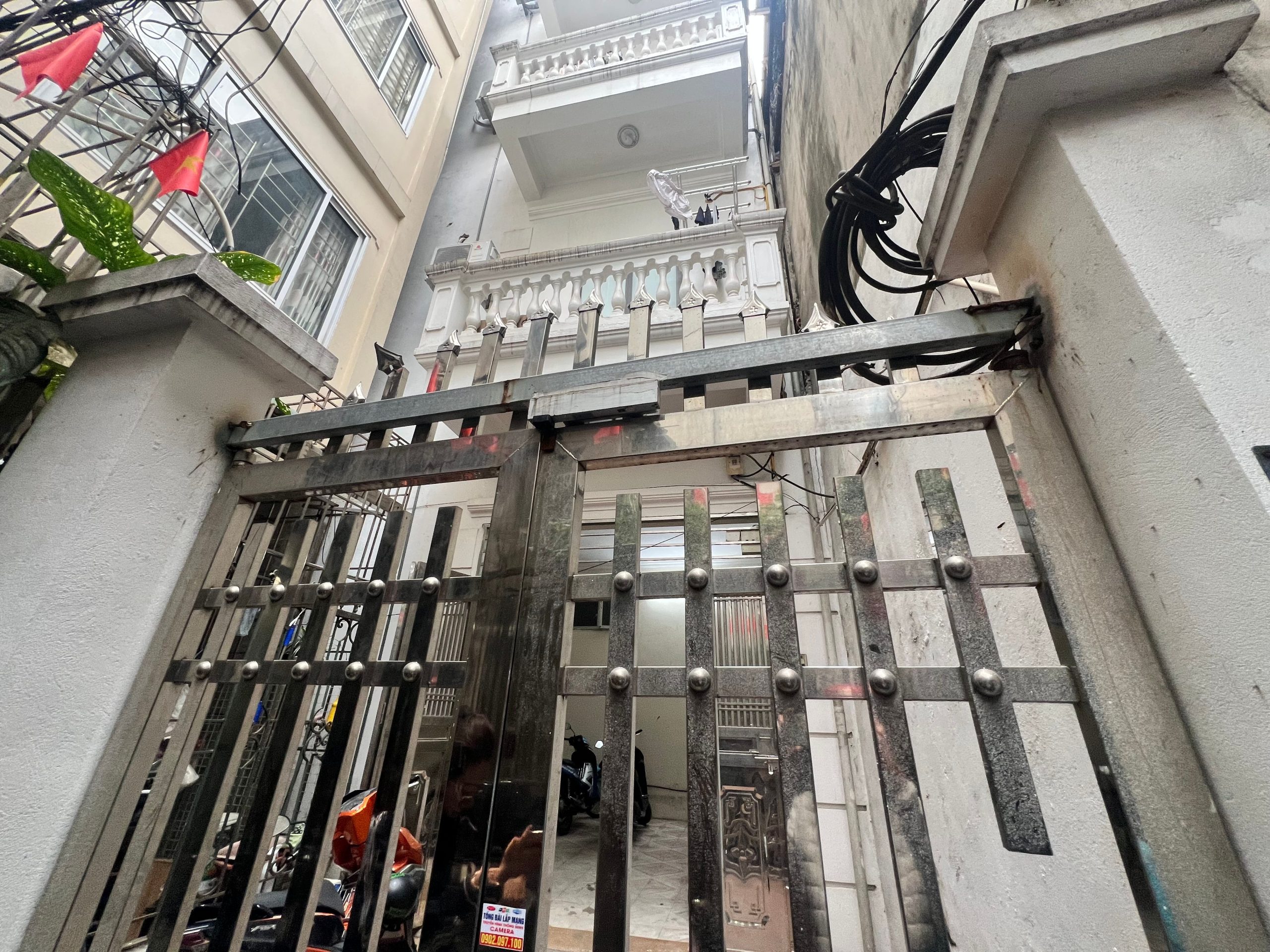 BÁN NHÀ CCMN TRUNG TÂM ĐỐNG ĐA - GẦN PHỐ - 13 PHÒNG KHÉP KÍN - 3 MẶT THOÁNG