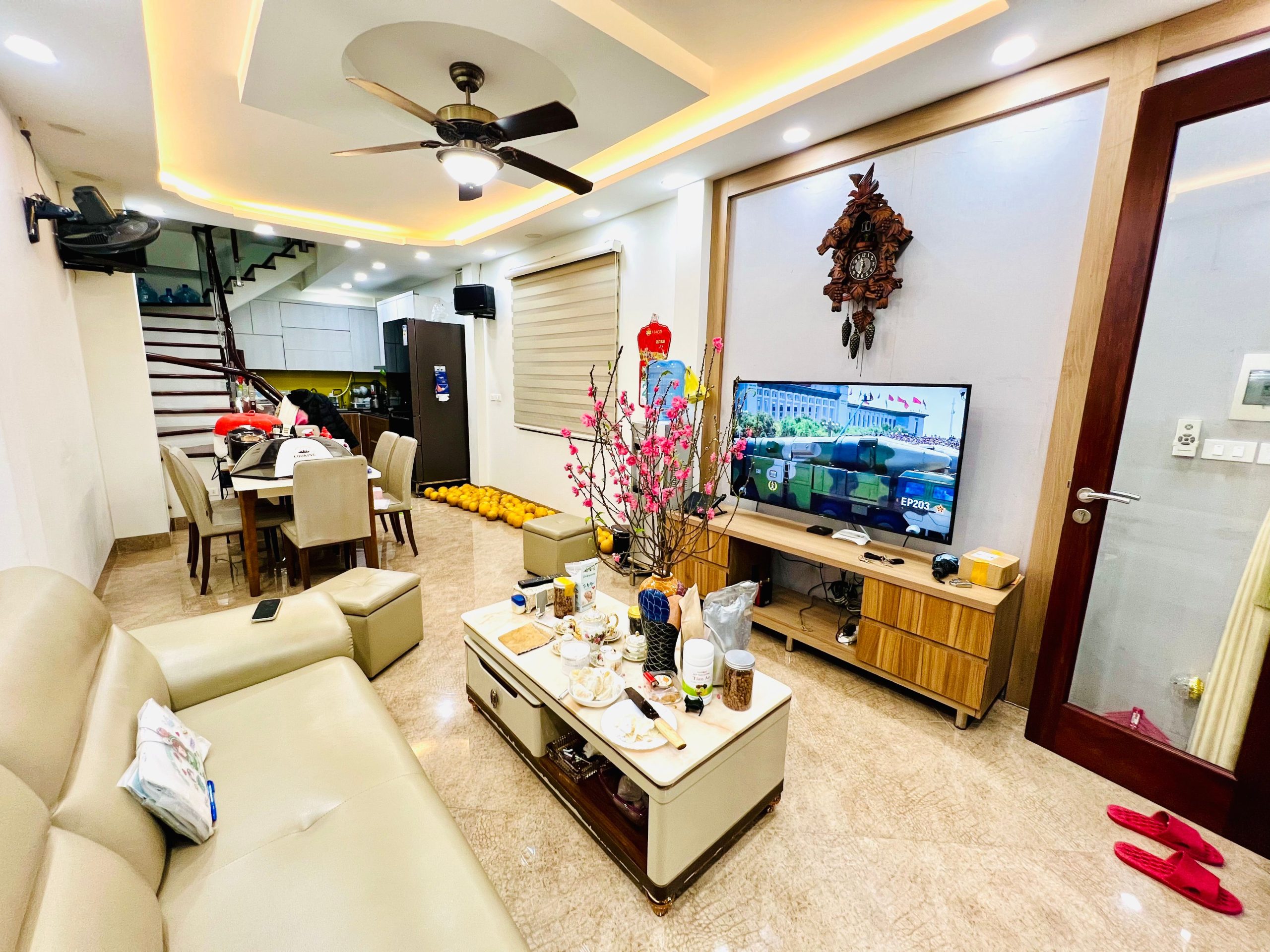 BÁN NHÀ ĐẸP-LÔ GÓC-NGÕ THÔNG TỨ TUNG-Ô TÔ MORRING ĐỖ CỬA-KINH DOANH-Ô CHỜ THANG MÁY-50M RA Ô TÔ TRÁNH-TRƯỜNG CHỢ NGAY CẠNH...