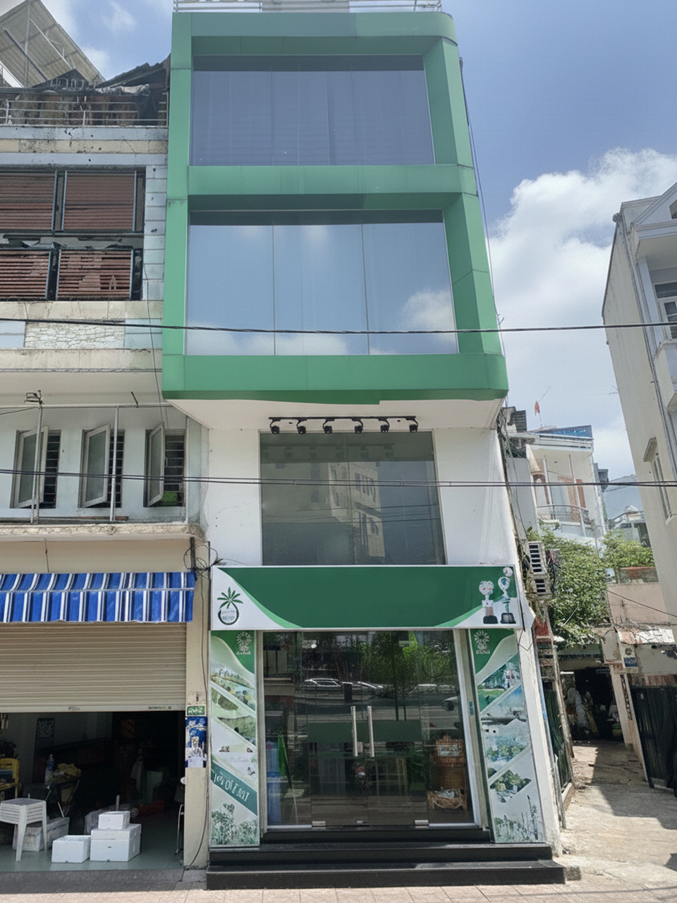 T2059 nhà Mặt tiền Phạm Văn Đồng Gò Vấp, SHR, Lô góc, 4 tầng, 5.x tỷ