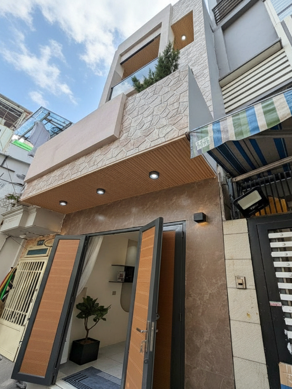 H2070 nhà Phan Văn Trị GV, SHR, Vuông, 3 tầng, 3x8m, 4.x tỷ