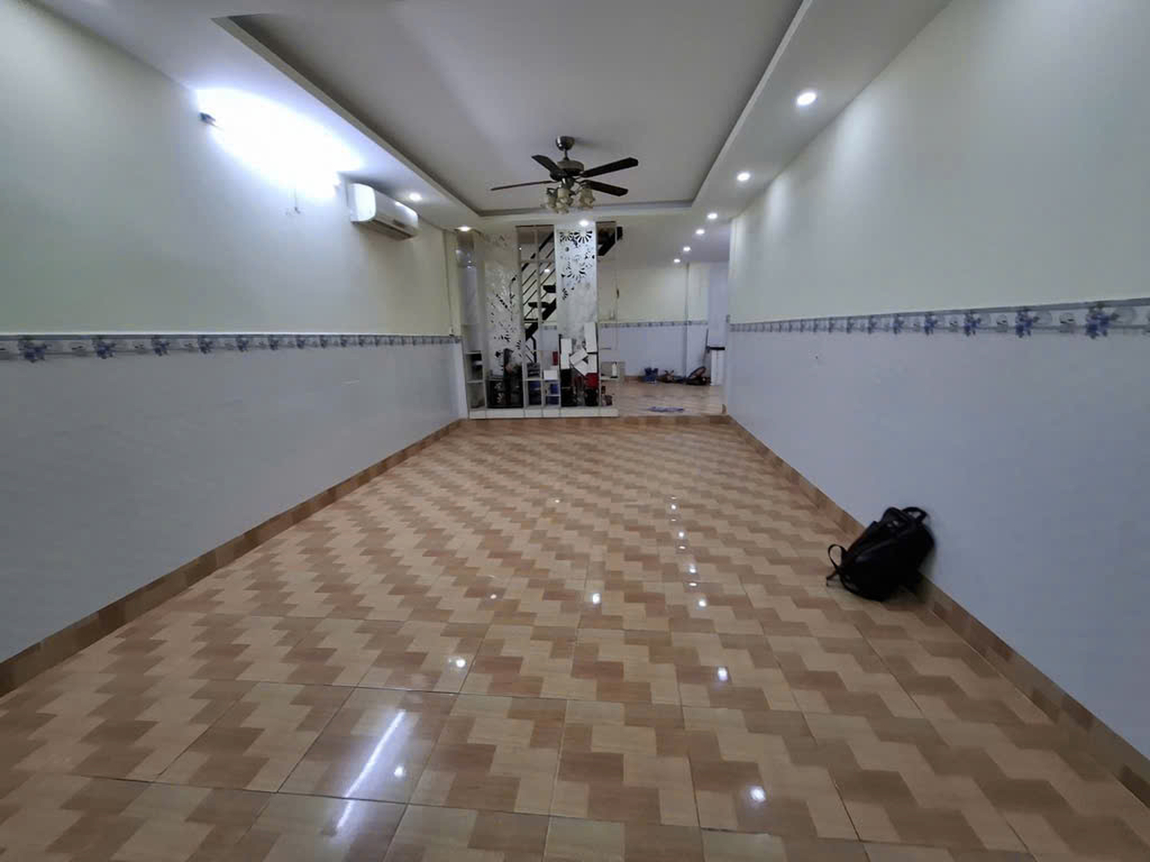 T2077 nhà Trần Bình Trọng GV, SHR, Nở hậu, HXH, 2 tầng, 4x18m, 4.x tỷ