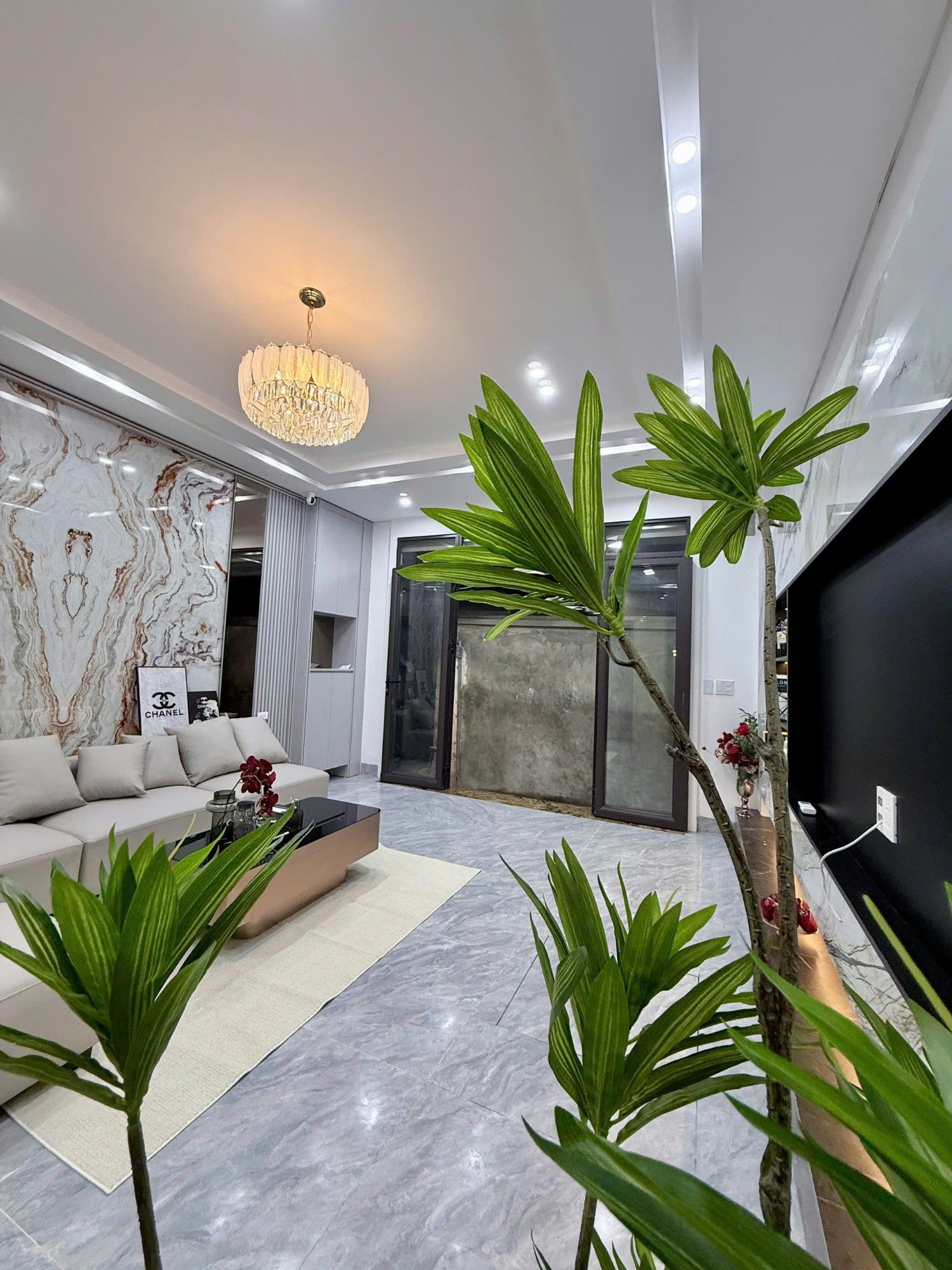 TRUNG TÂM BA ĐÌNH - 7 TẦNG THANG MÁY NHÀ MỚI KÍNH KOONG - GẦN PHỐ