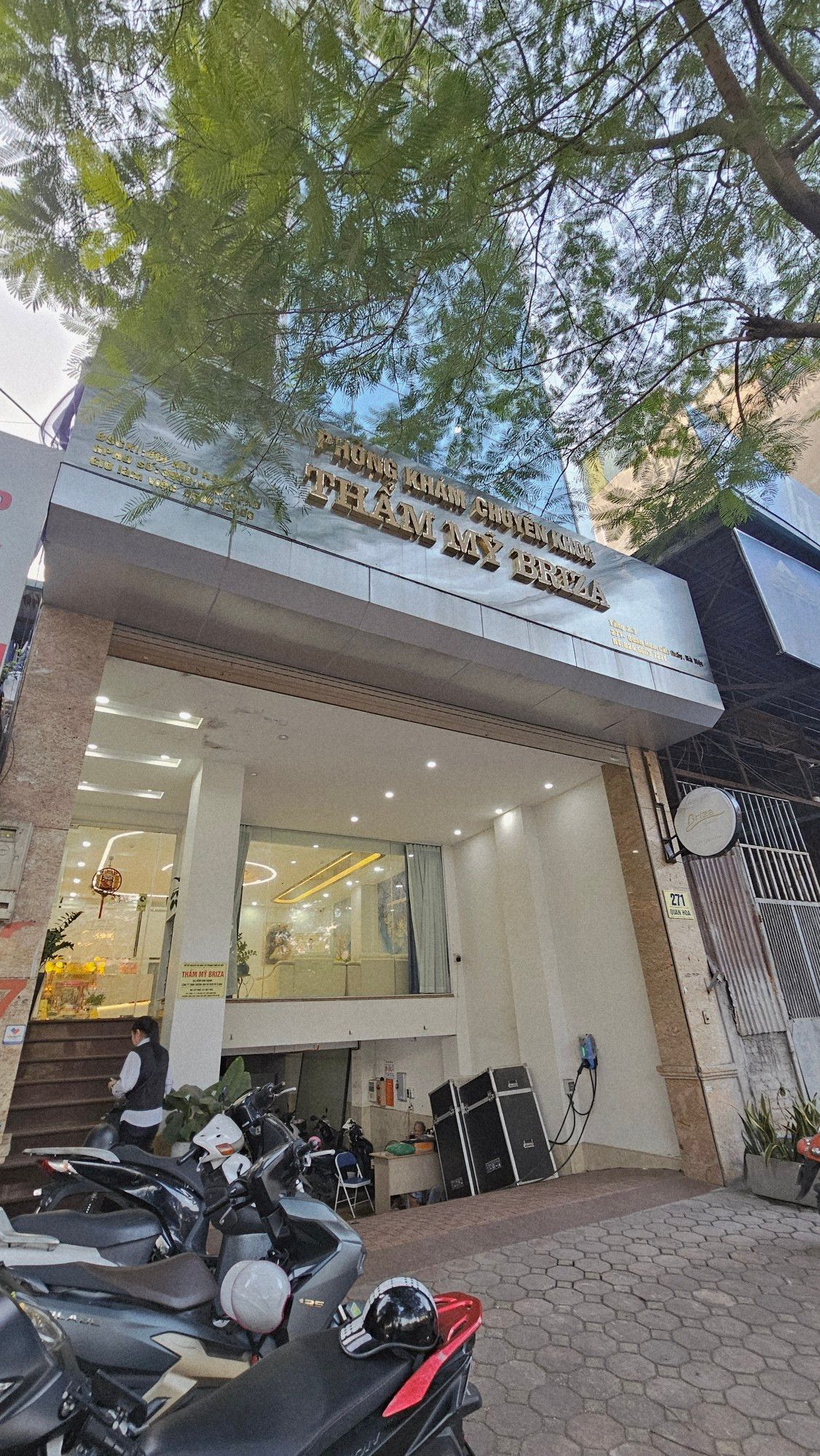 KHÔNG PHẢI NHÀ PHỐ – ĐÂY LÀ TÒA NHÀ KIẾM TIỀN GIỮA CẦU GIẤY