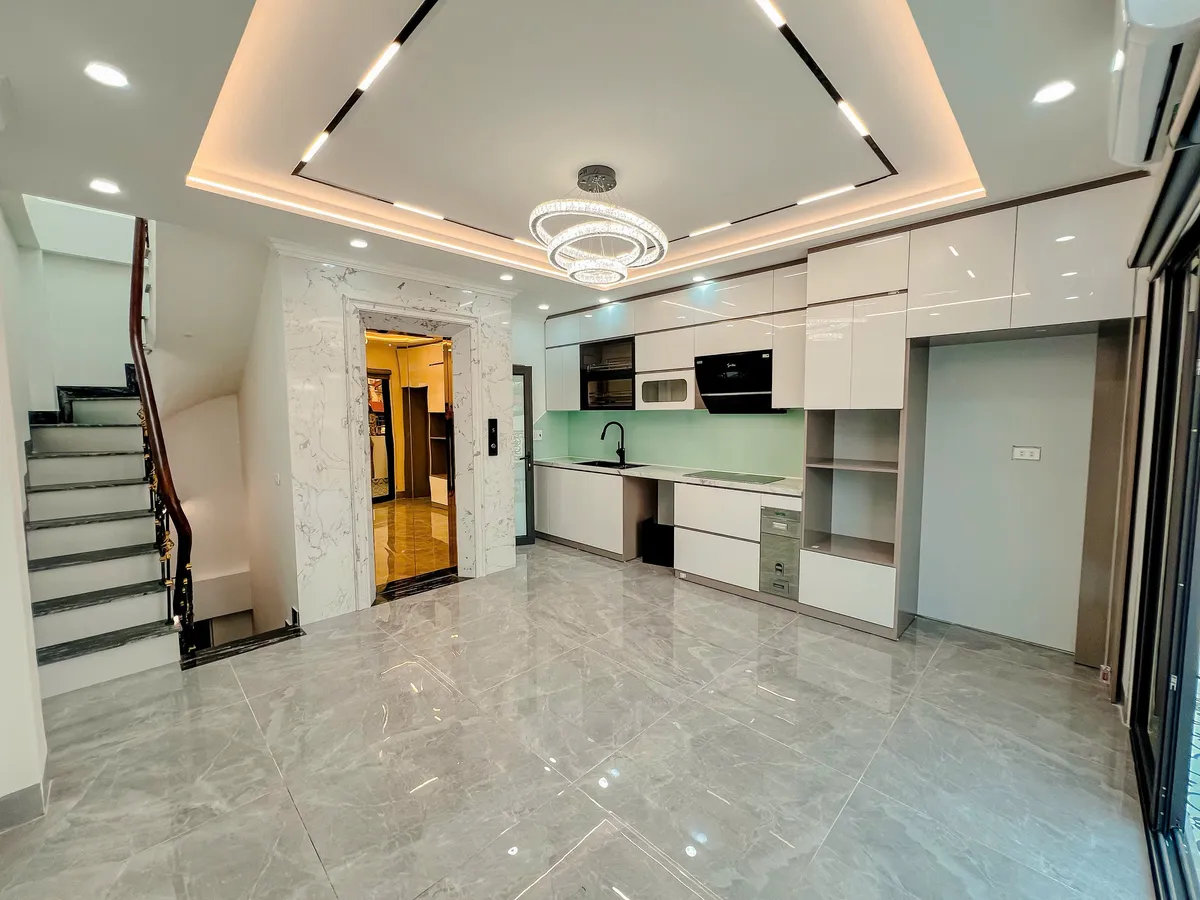 Nhà Trần Khát Chân 42m² – 6T Thang Máy – MT 4.5m – Full Nội Thất – 13.9 Tỷ