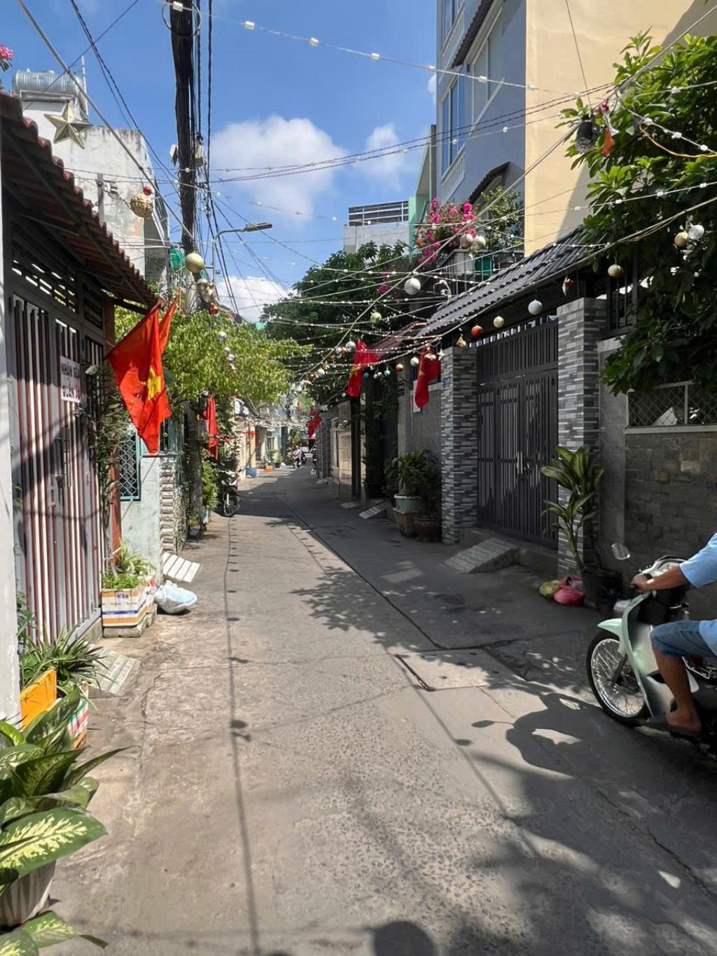 Mặt tiền xe hơi Tạ Quang Bửu ngang 6m DT 674m2 Nở hậu - 0931172218