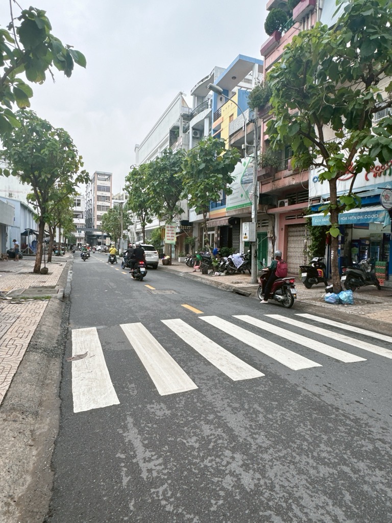 Mặt tiền 9 tầng Nguyễn Văn Đừng 8x19 chỉ 68 tỷ - 0931172218