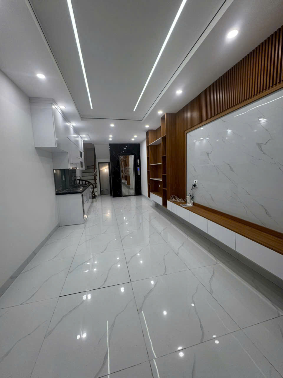 NHÀ MỚI 5TX55M2, THANG MÁY,Ô TÔ VÀO NHÀ TẠI LÊ TRỌNG TẤN, ĐỐI DIỆN PARK CITY.