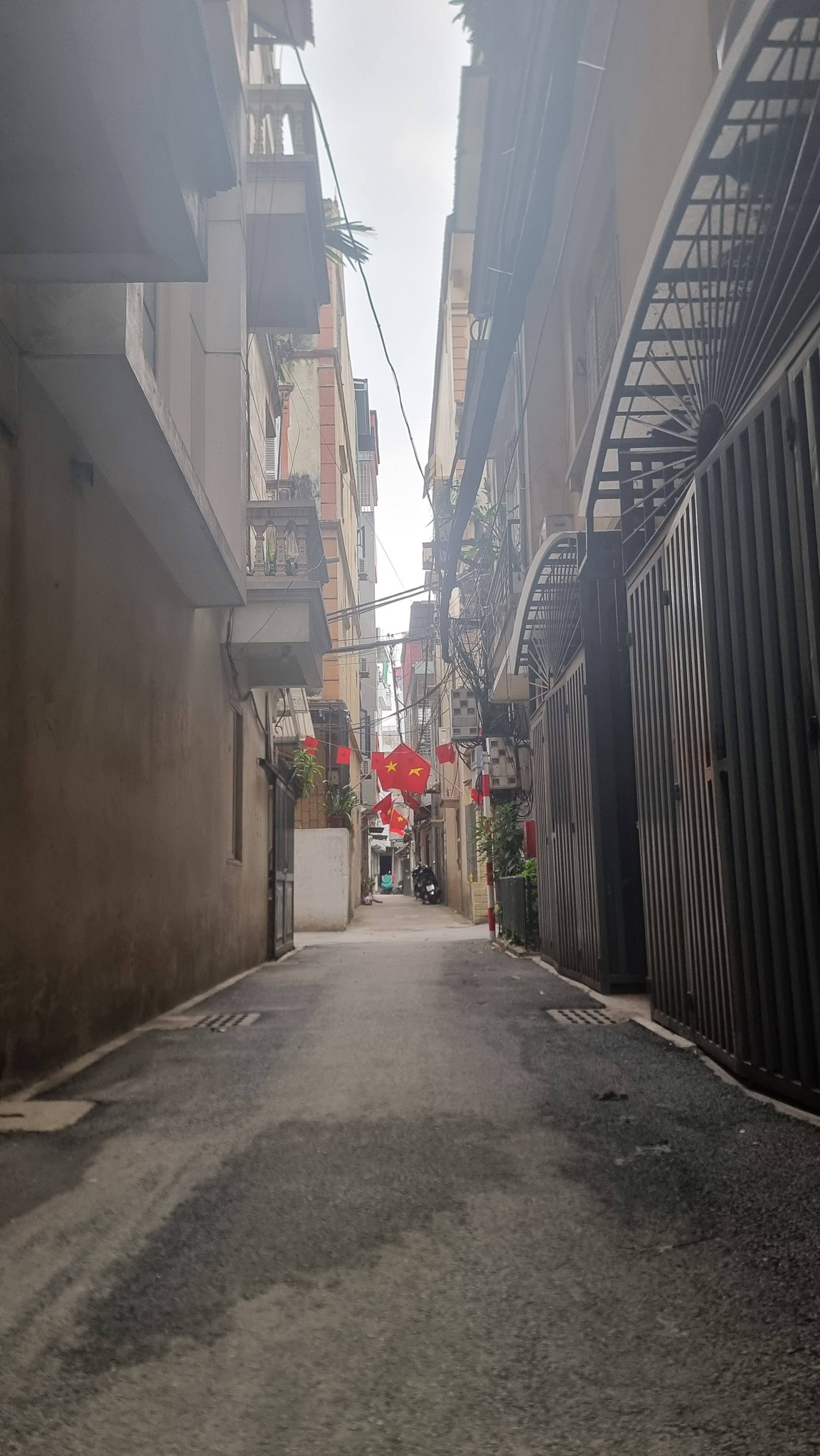 NHÀ NGÕ 28, XUÂN LA, TÂY HỒ- PHÂN LÔ-Ô TÔ: 55M X4T, MT 4,5M, GIÁ 21 TỶ.