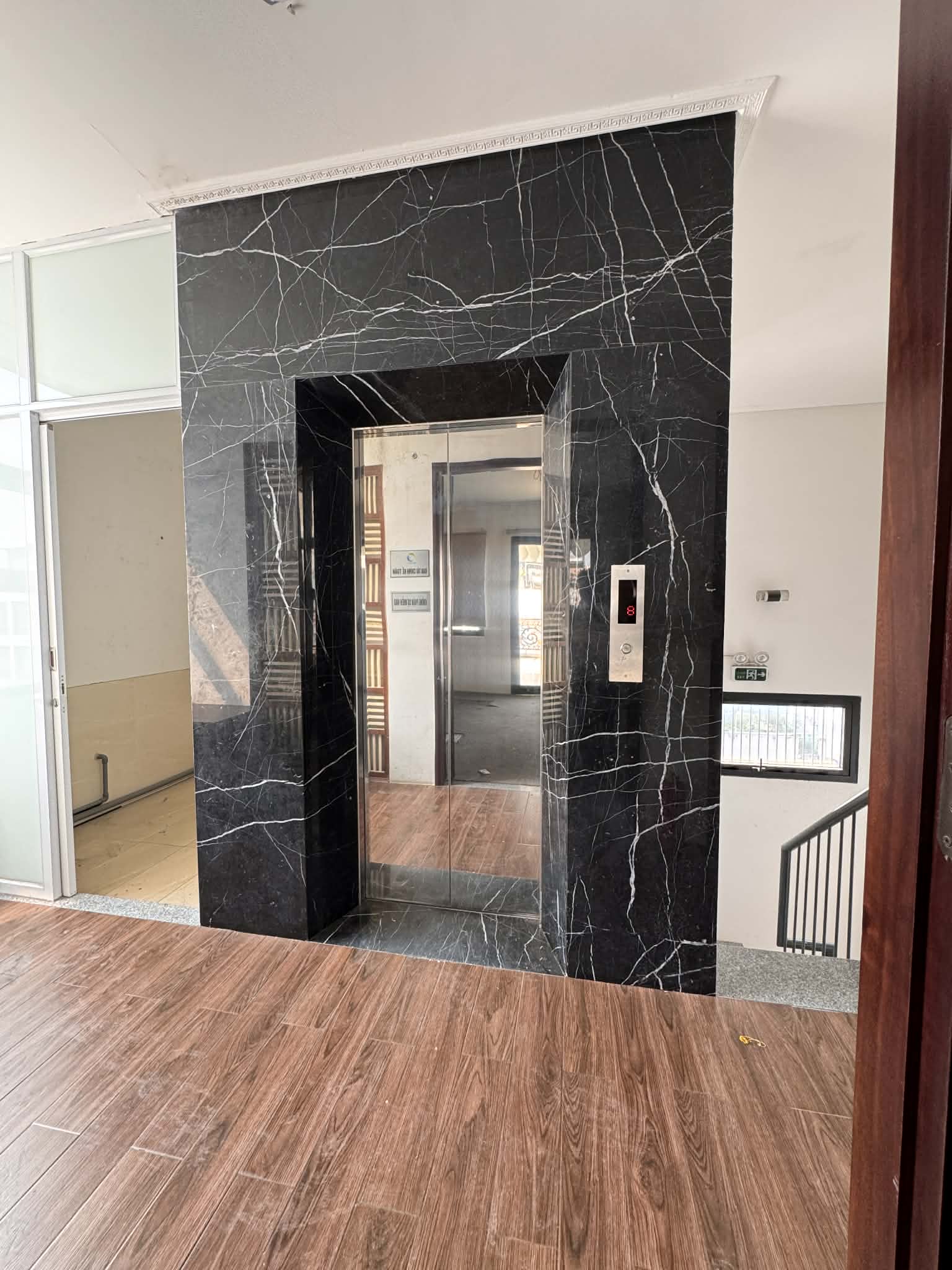 Chính Chủ Cho Thuê 22 Võ Văn Dũng, 8 Tầng, Thang Máy, Vỉa Hè 5m, DT: 80m - 98 Triệu/Tháng