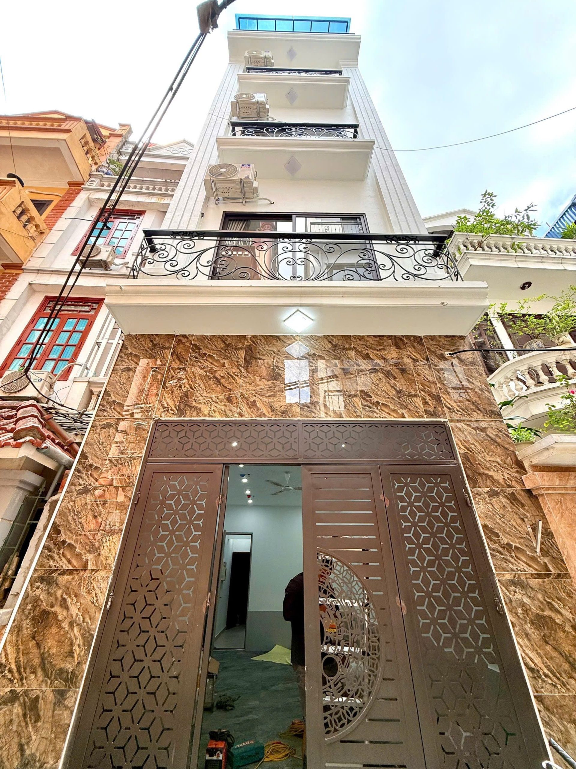 KIM MÃ - TÒA NHÀ DÒNG TIỀN - XÂY MỚI 56M2 x 6 TẦNG THANG MÁY - CÁCH 1 NHÀ, RA MẶT PHỐ -DIỆN TÍCH 56M , GIÁ 15.9 TYT