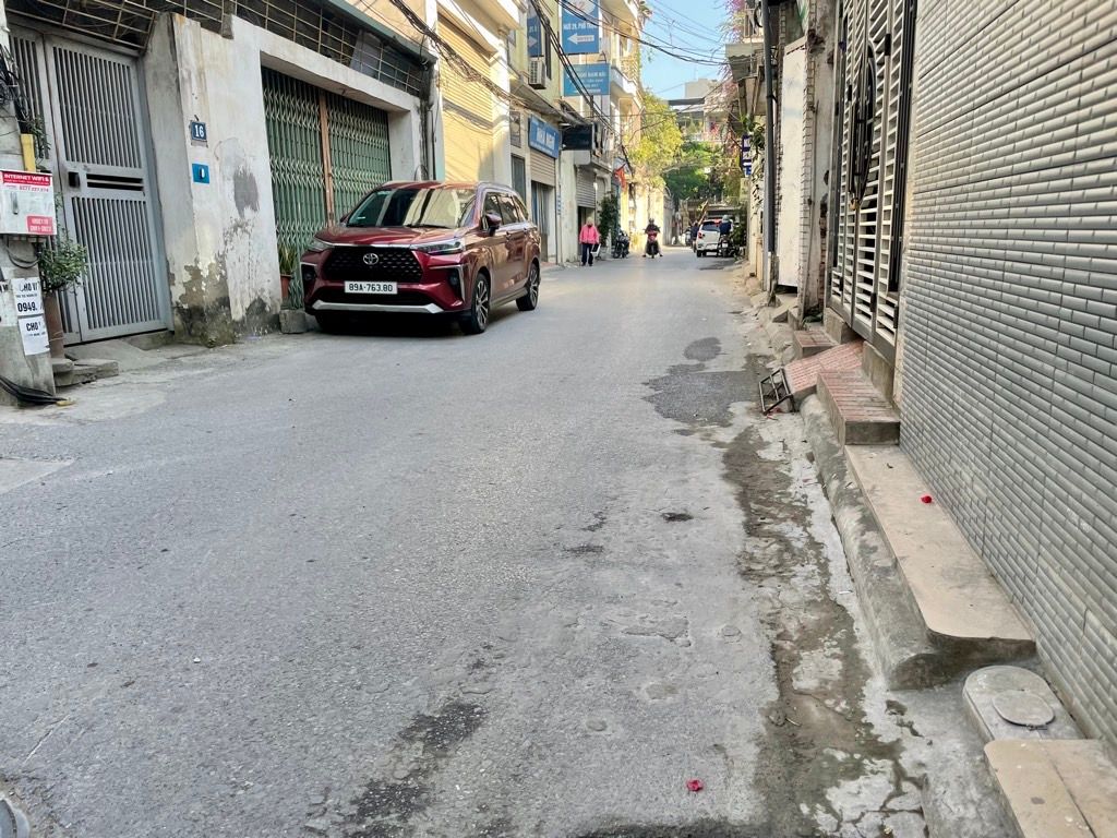 Siêu hiếm bán đất phố trạm 66M ô tô tránh vào đất long biên