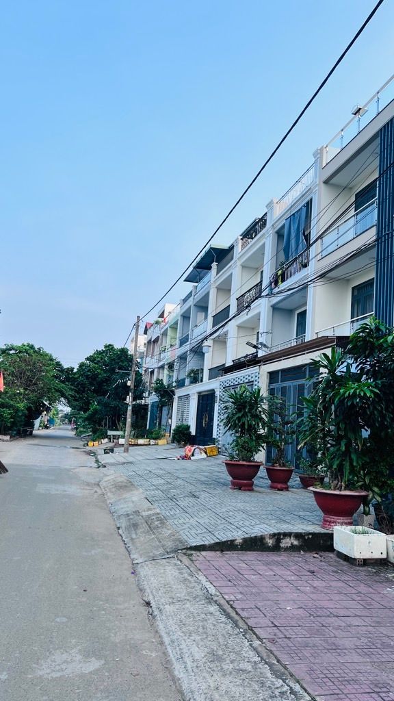 Bán nhà mặt tiền 4 tầng Lê Bôi 5x20 chỉ 9 tỷ nhỉnh -0931172218