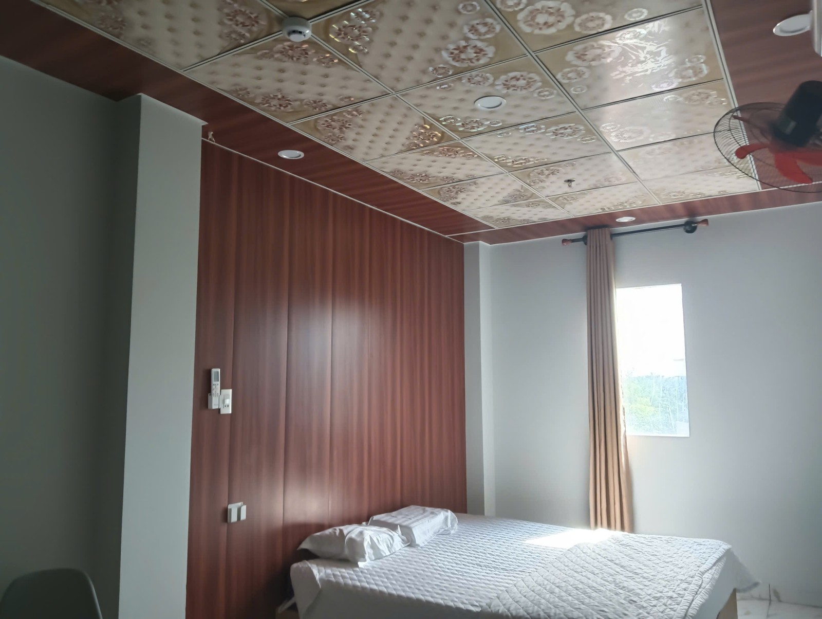 Khách sạn Nam Hòa Xuân 111m² 6 tầng 18 phòng doanh thu 100tr giá 12.x tỷ