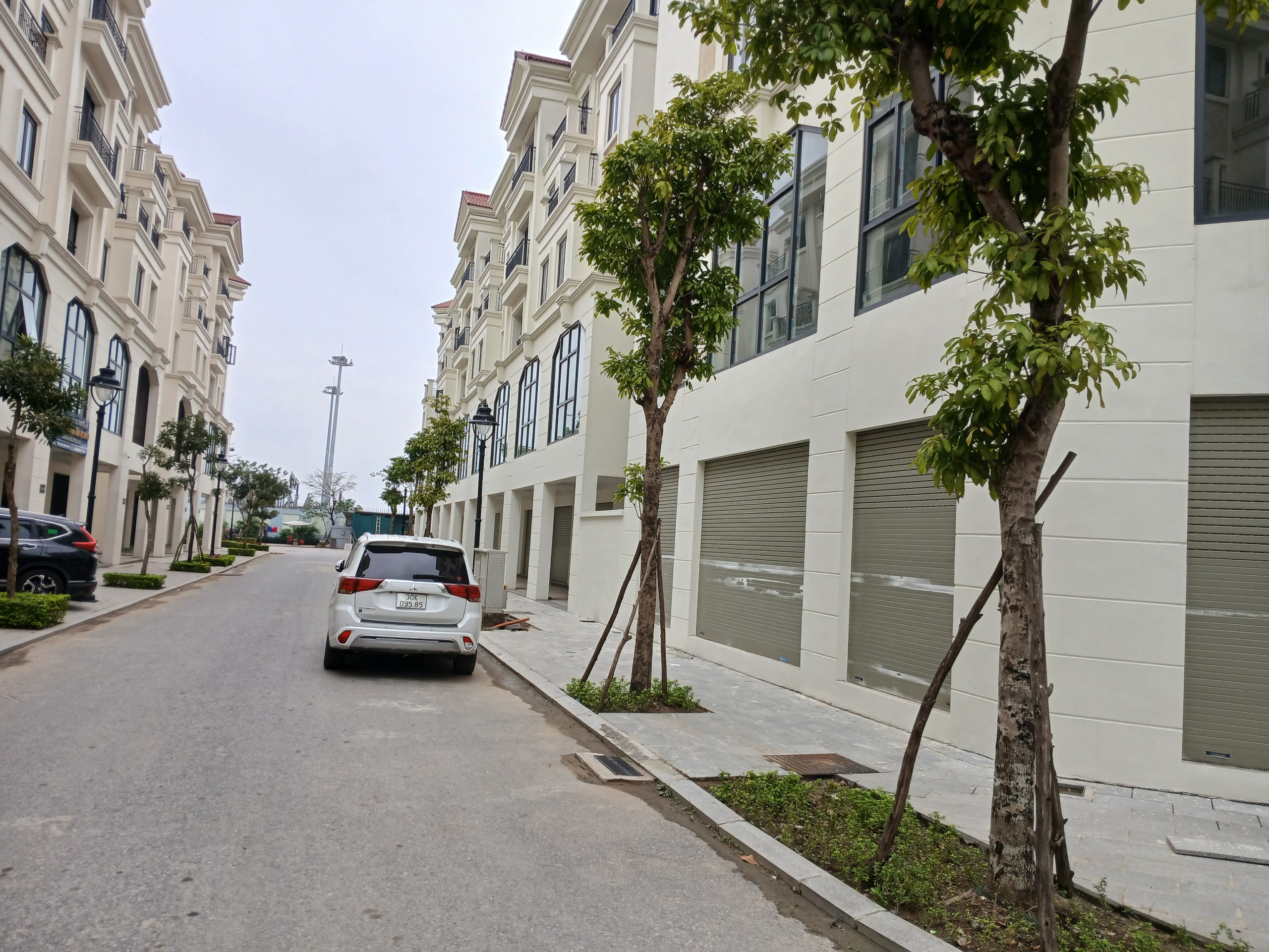 BỎ LỠ LÀ NHỤC – NHÀ ĐẸP PHÙNG GIÁ “TỤT QUẦN”!