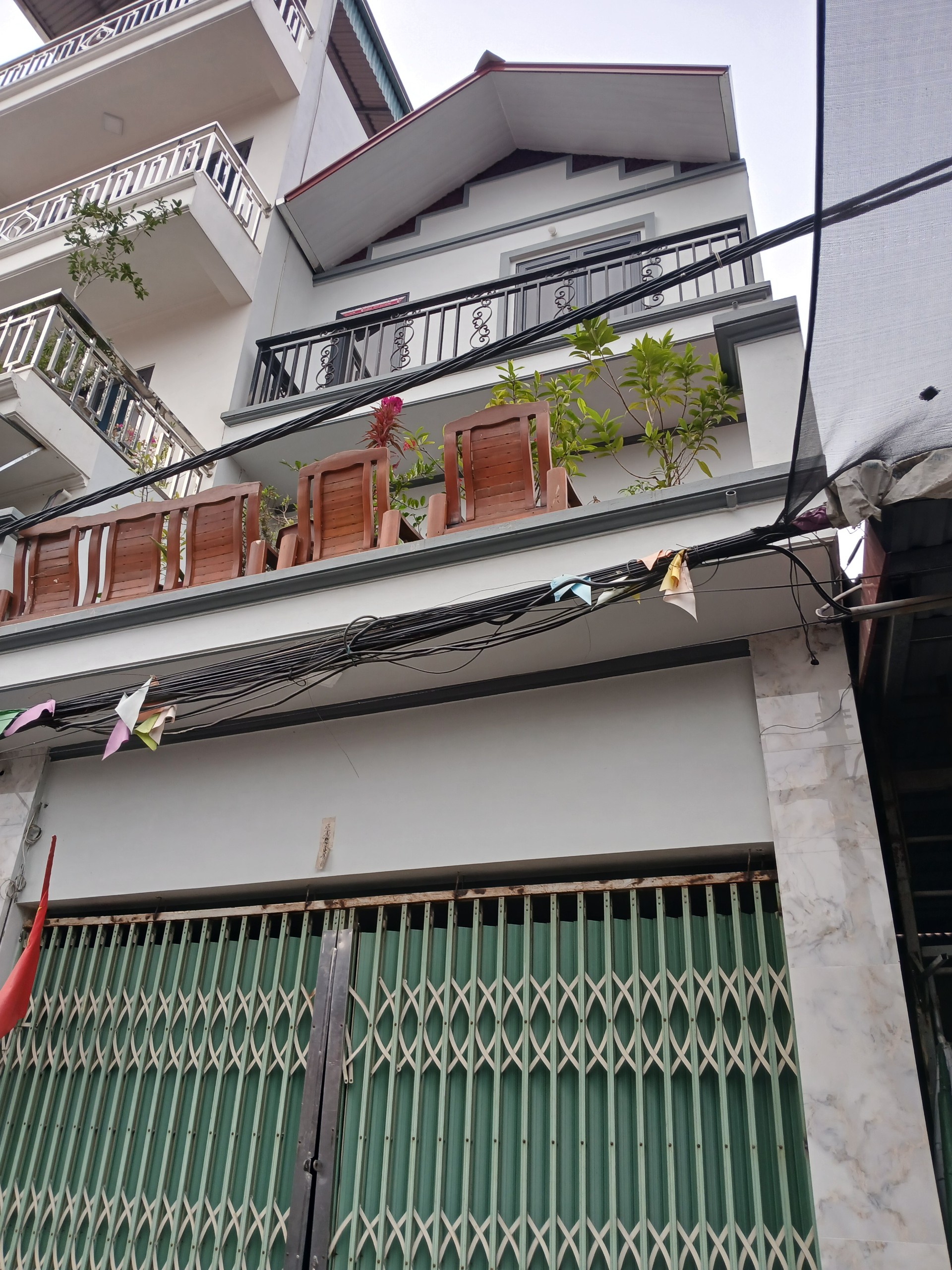 TRẮNG TAY VÌ DO DỰ? NHÀ 4 TẦNG GIÁ “SỐC” SÁT VÀNH ĐAI 4!