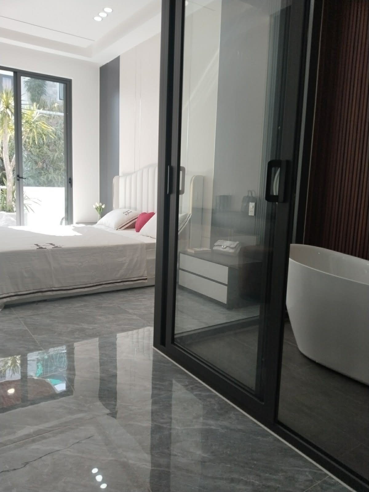 Bán nhà MT Nguyễn Hữu Thọ 173m² giá 17,8 tỷ, kinh doanh tốt, sẵn dòng tiền