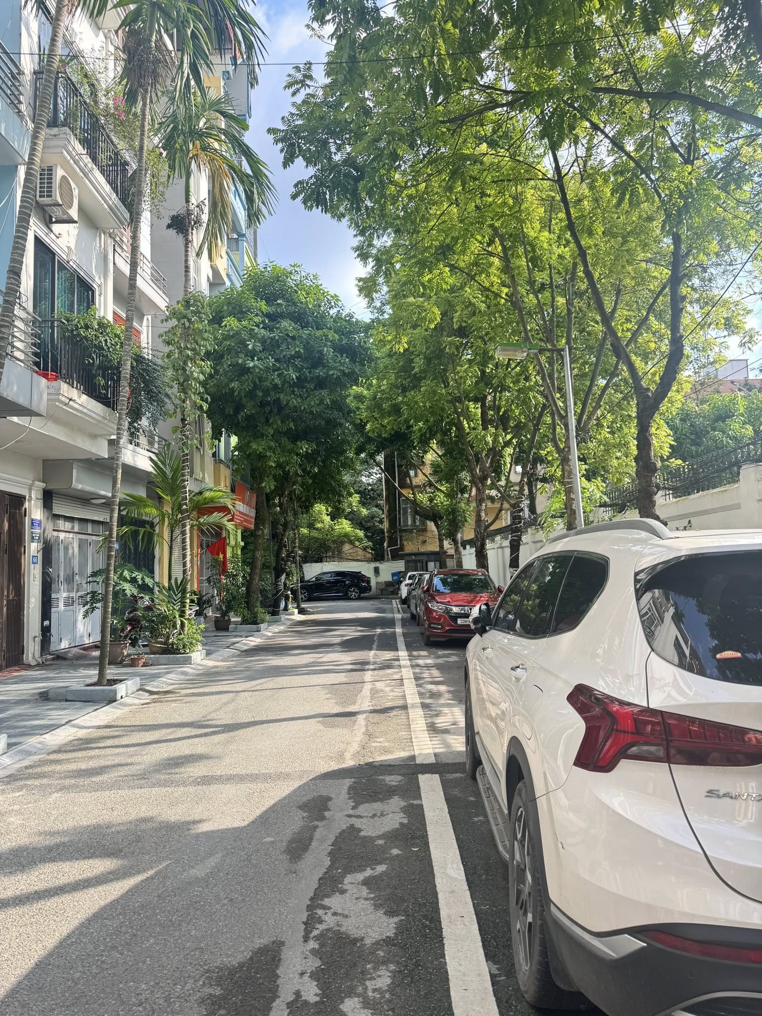 Giá tốt, bán nhà Hoàng Quốc Việt, ngõ rộng gần ô tô, 77m chỉ 13.5 tỷ