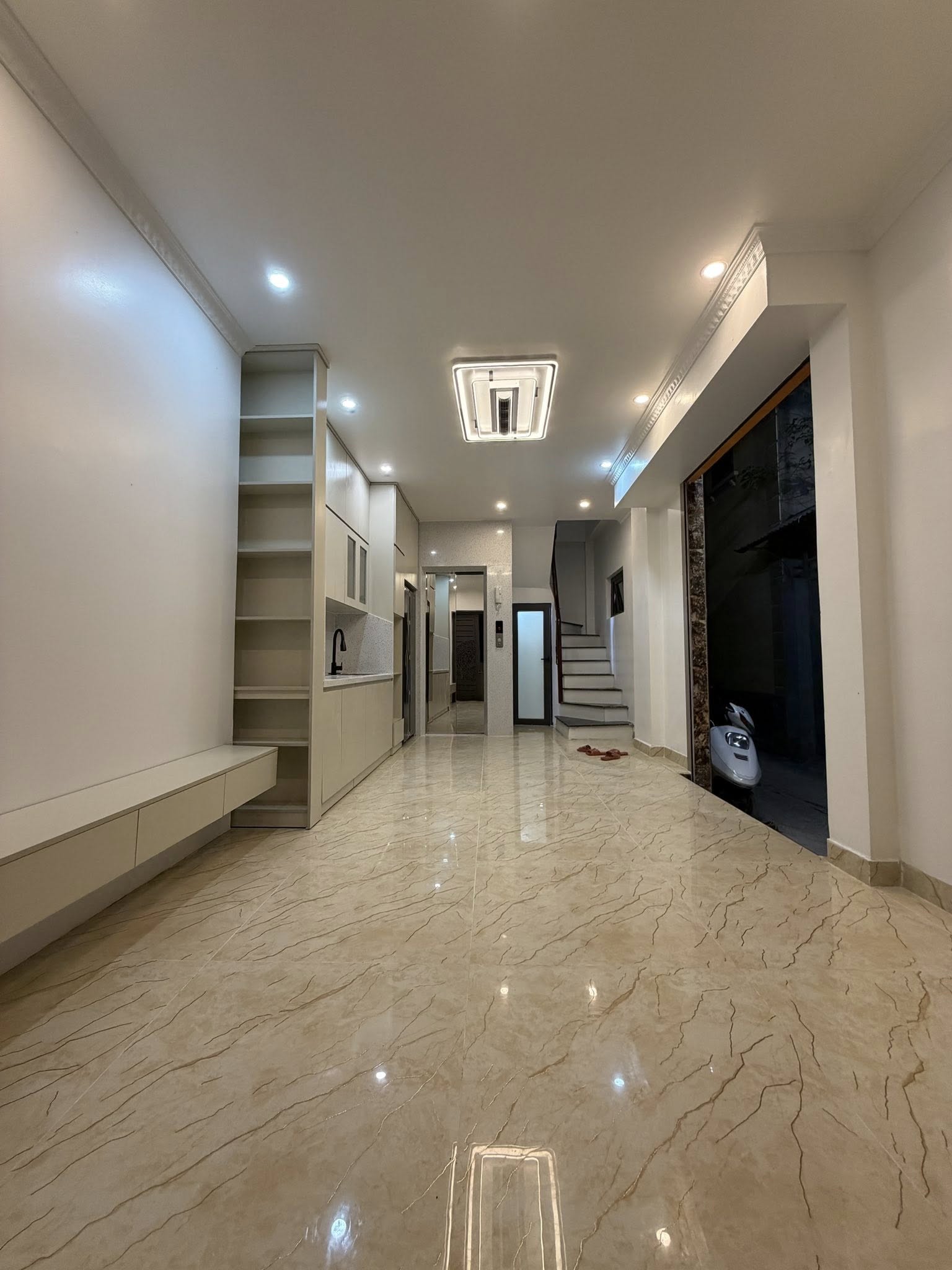 HÓT NHẤT KHU VỰC ĐỊNH CÔNG – HOÀNG MAI - LÔ GÓC – 6 TẦNG CÓ THANG MÁY - NGÕ THÔNG – KINH DOANH NHỎ - Ô TÔ ĐỖ CỬA - VIEW HỒ ĐỊNH CÔNG