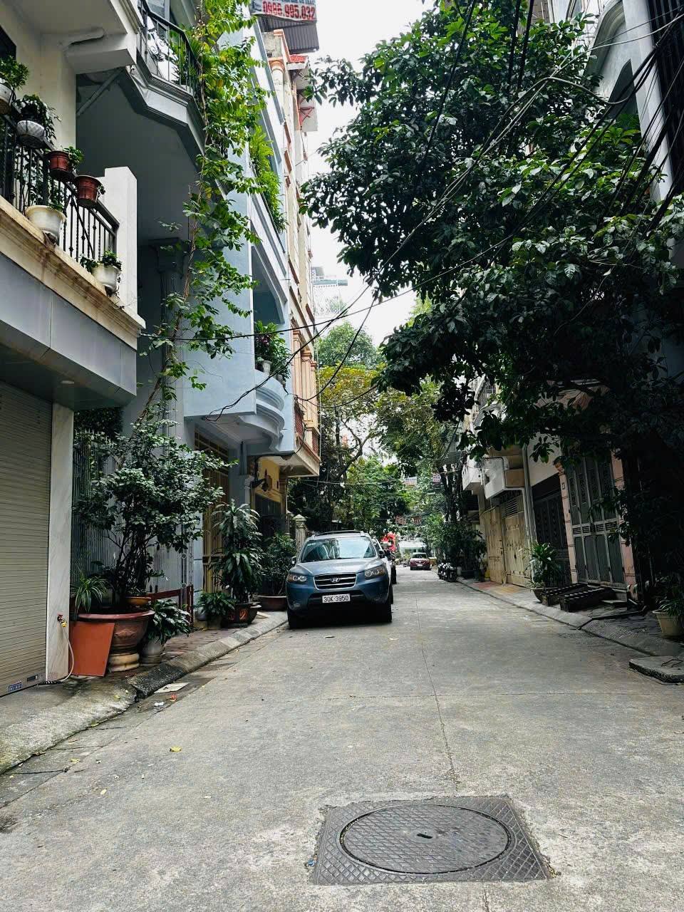 Vị trí đẹp, bán nhà Văn Cao, ô tô đỗ cửa, ở ngay, chỉ 14 tỷ