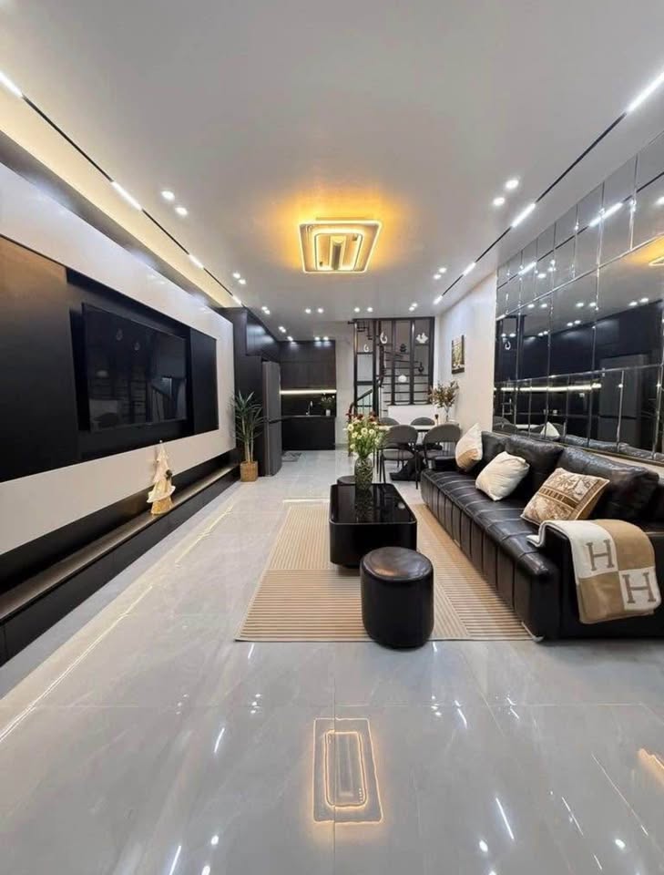 BÁN NHÀ PHÂN LÔ TÔ VĨNH DIỆN – Ô TÔ – 6 PHÒNG NGỦ – 2 THOÁNG - NỞ HẬU - FULL NỘI THẤT