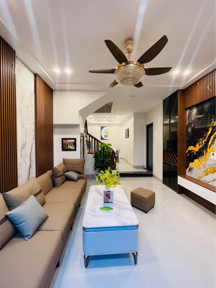 Bán nhà Tô Vĩnh Diên, oto tránh, 2 mặt thoáng, 5 tầng, nội thất đầy đủ, tiện ích ngập tràn,giá nhỉnh 15 tỷ