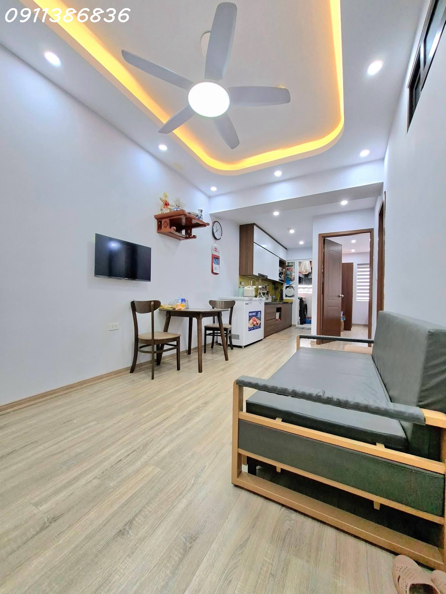 Nội thất siêu đẹp, tòa 30T Mạc Thái Tổ - Nam Trung Yên 46m 2PN, hầm ô tô