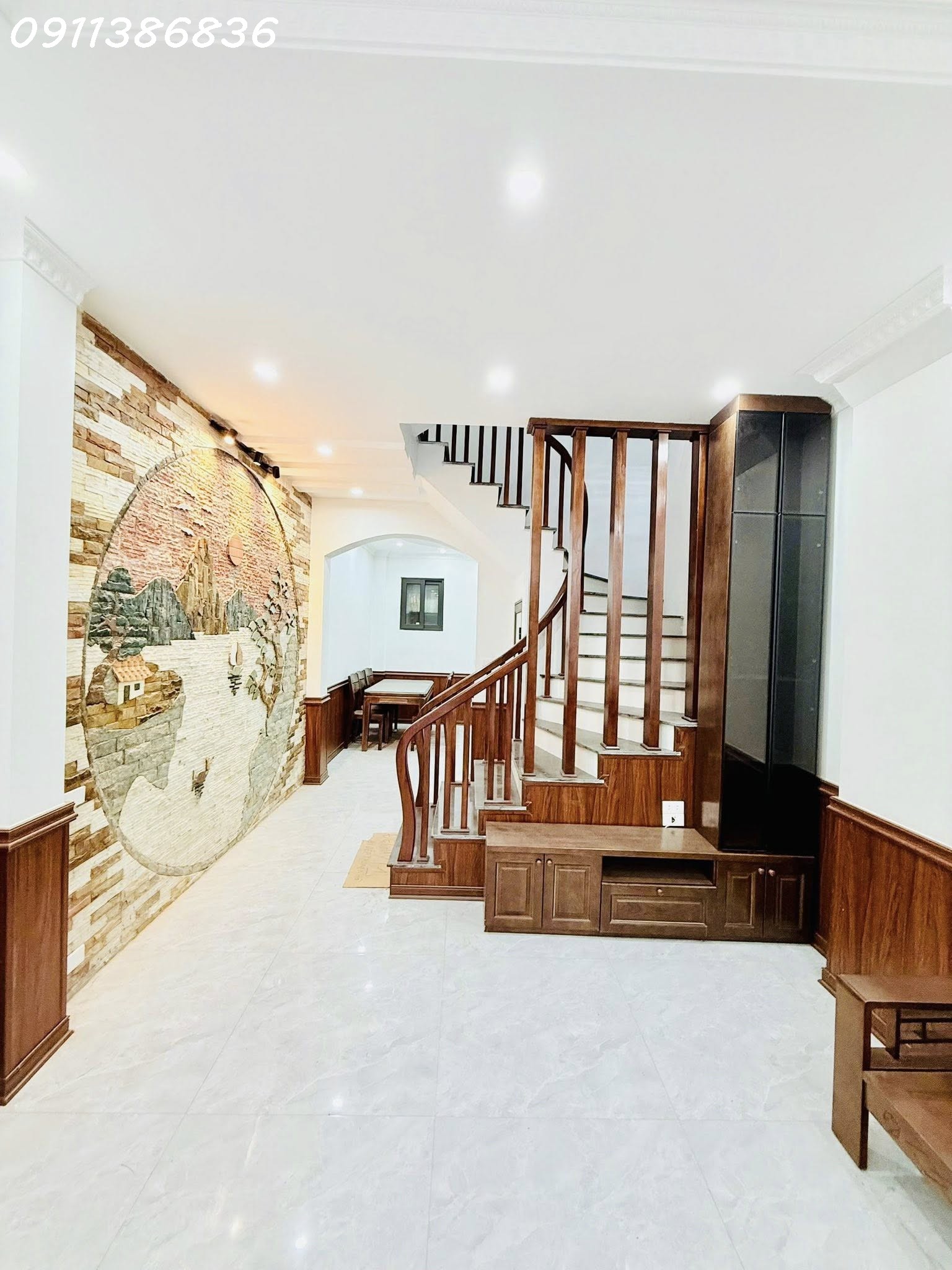 Ô tô đỗ cửa Trần Thái Tông, Mới đẹp, Ban công cực mát, 40m*5T chỉ 15.9 tỷ