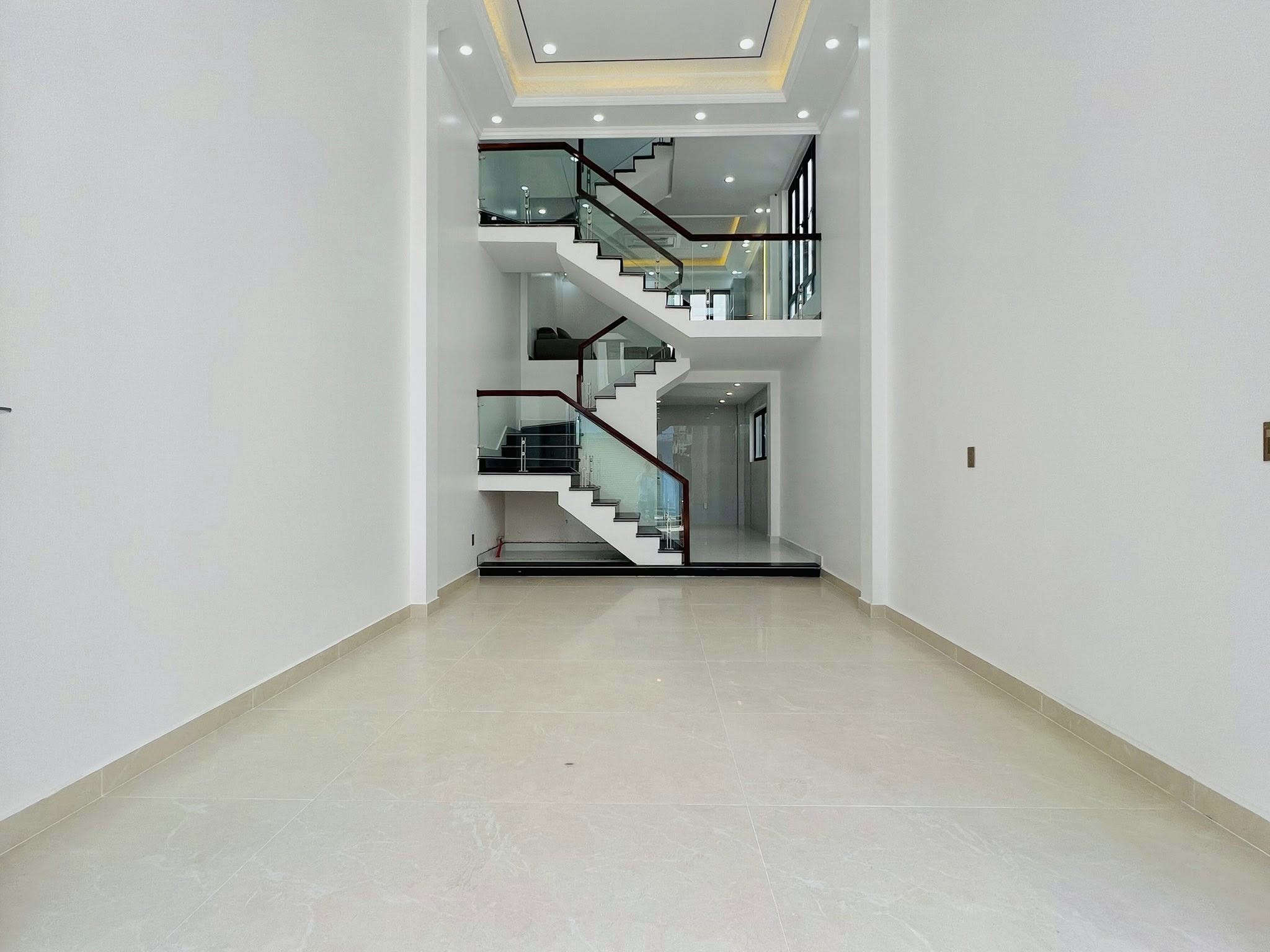 Bán nhà Khúc Thừa Dụ - 50m 4 tầng, ô.tô đỗ cửa, mặt ngõ cực nông, giá 5.3 tỉ